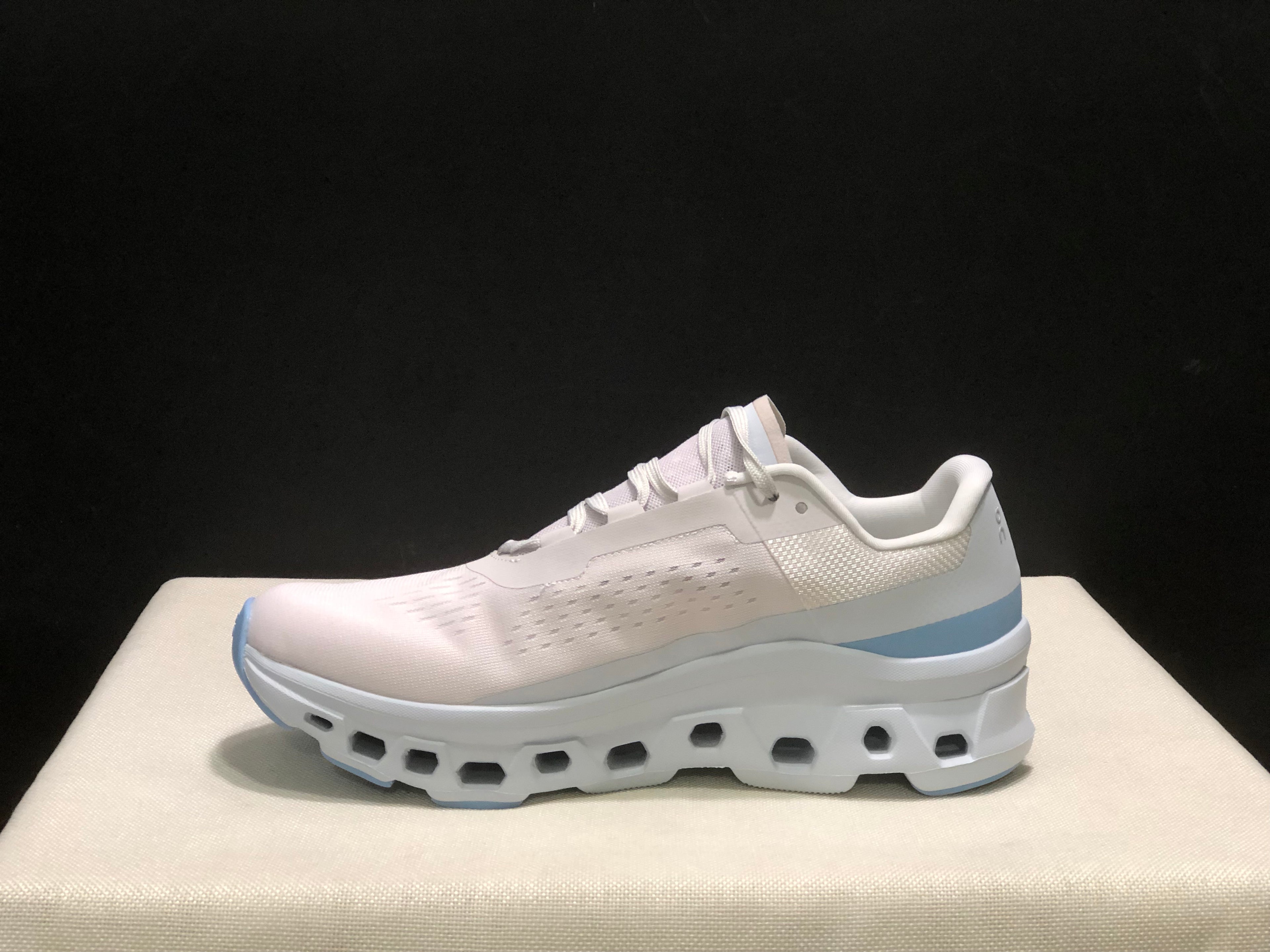 On Running Cloudmonster Anti-Slip Running Shoes Frost/Wash