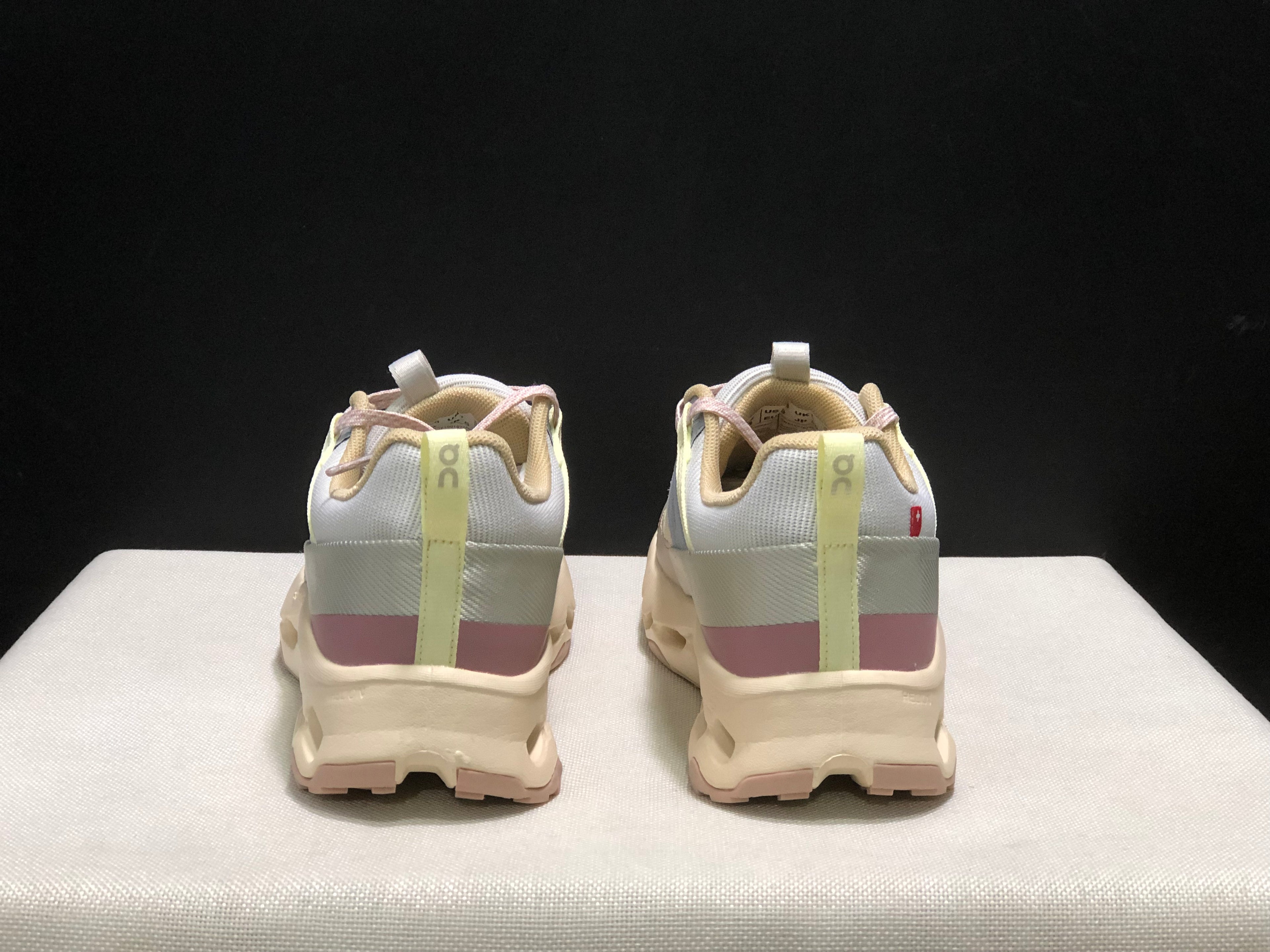 On Running Cloudhorizon WP Comfortable Sneakers Ivory/Pink