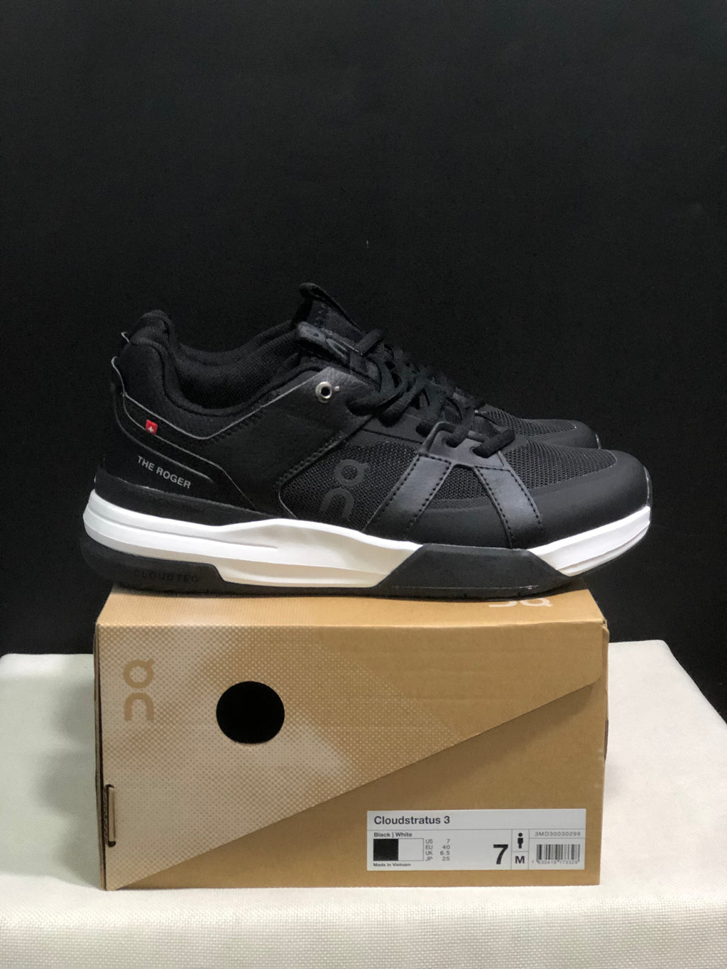 On Running The Roger Clubhouse Pro Anti-Slip Sports Shoes Black/White