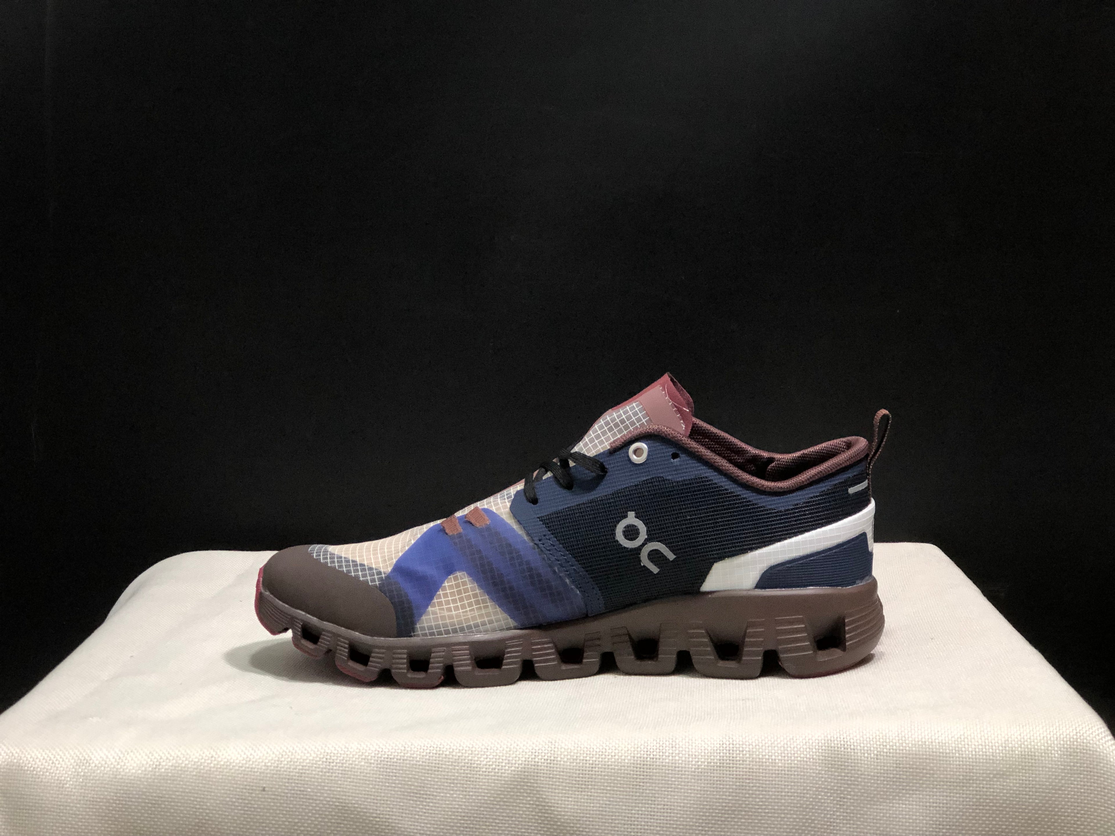 On Running Cloud X Shift Breathable And Shock-Absorbing Lightweight Running Shoes Black Ink/Cherry Red