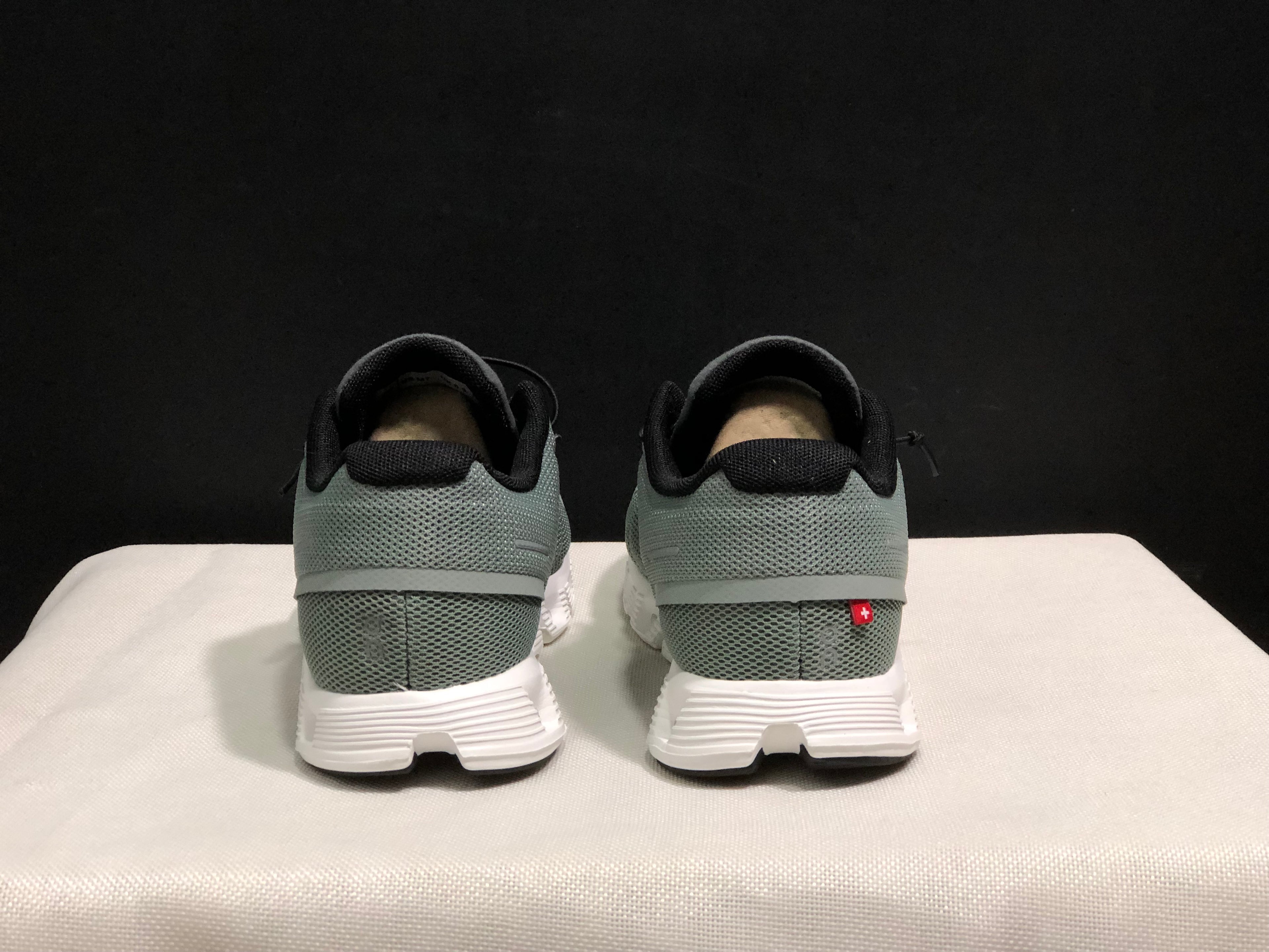 On Running Cloud 5 Lightweight Running Shoes Glacial Ash