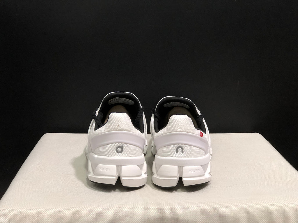 On Running Cloudswift 3 Trendy And Comfortable Running Shoes White/Black