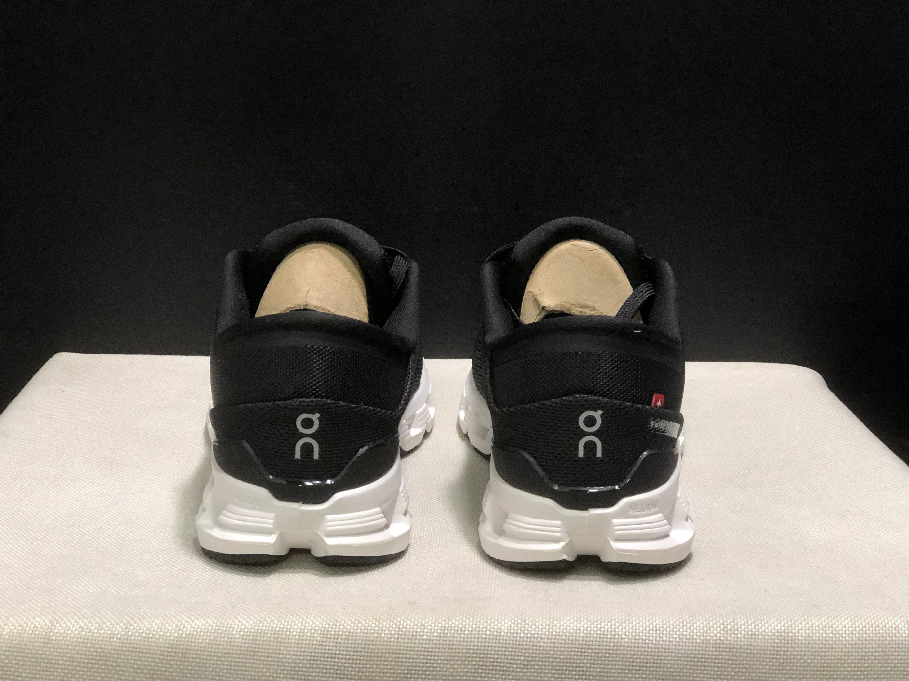 On Running Cloud X4 Comfortable Running Shoes Black/White