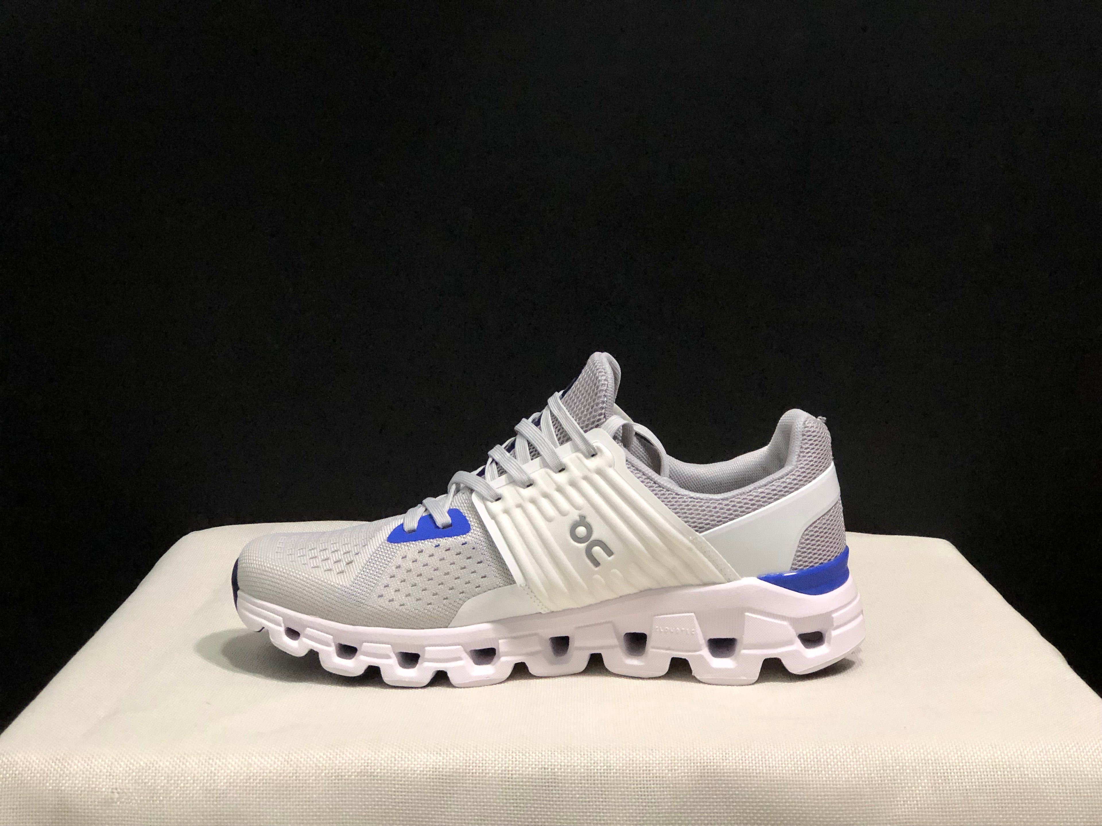 On Running Cloudswift Cushioning Running Shoes Light Grey/Ivory
