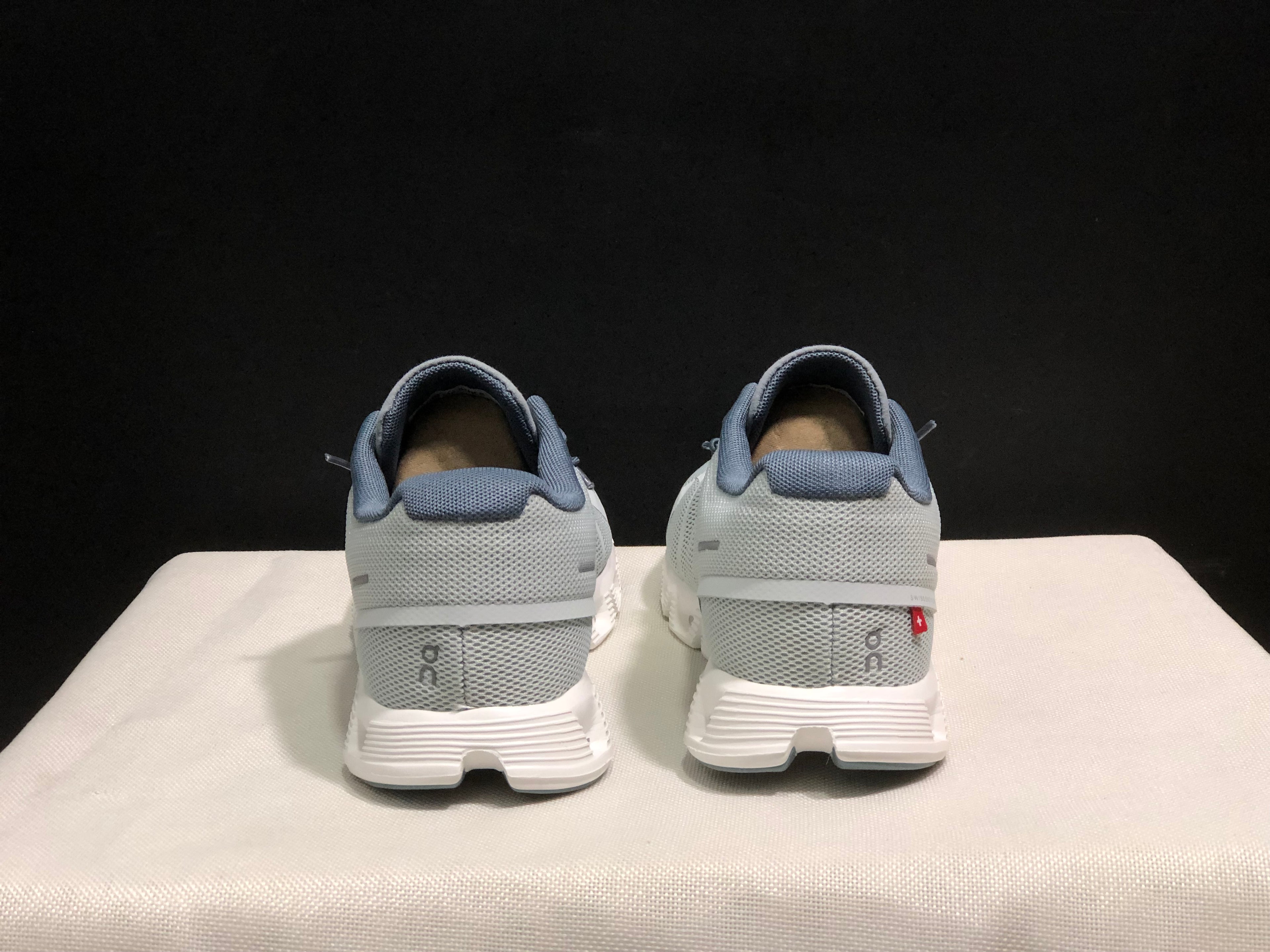 On Running Cloud 5 Lightweight Running Shoes Clacial Ash