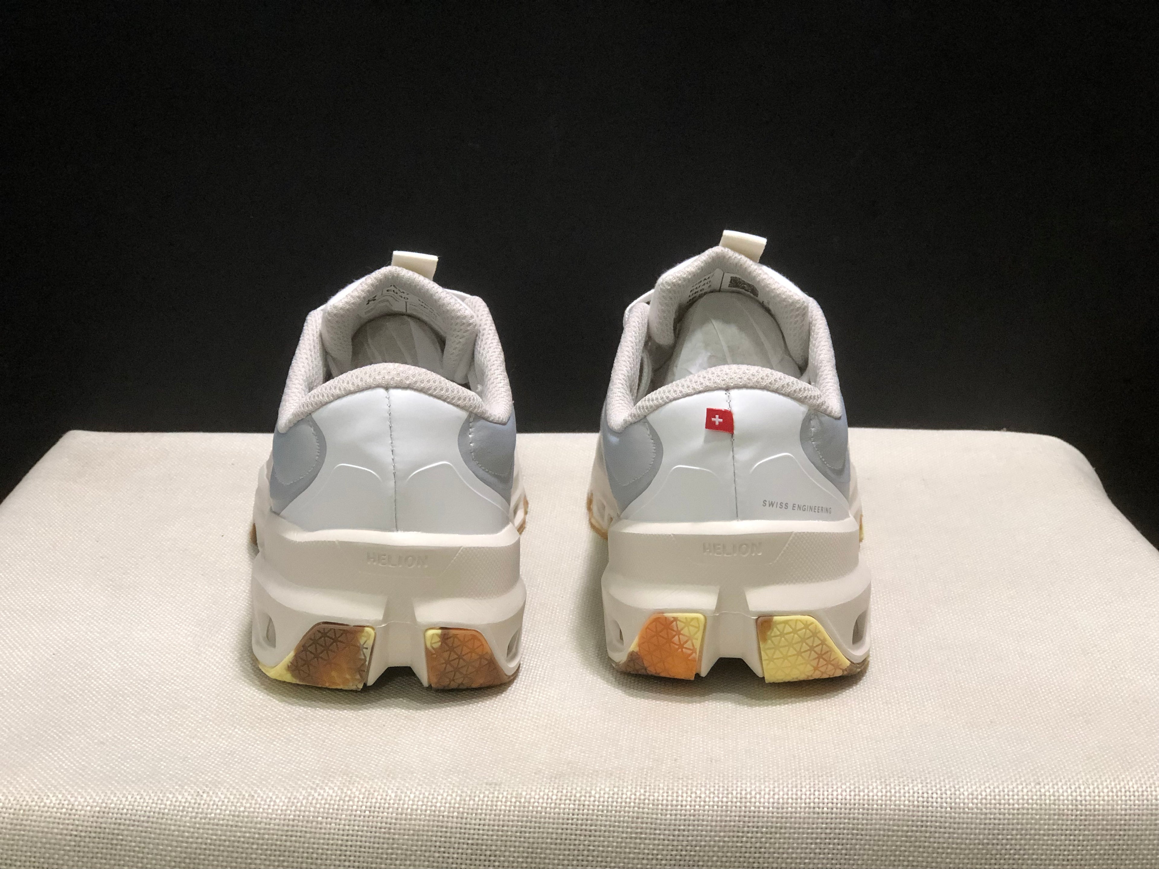 LOEWE x On Running Cloudventure 2.0 Running Shoes Co-Signed Edition Grayish-White