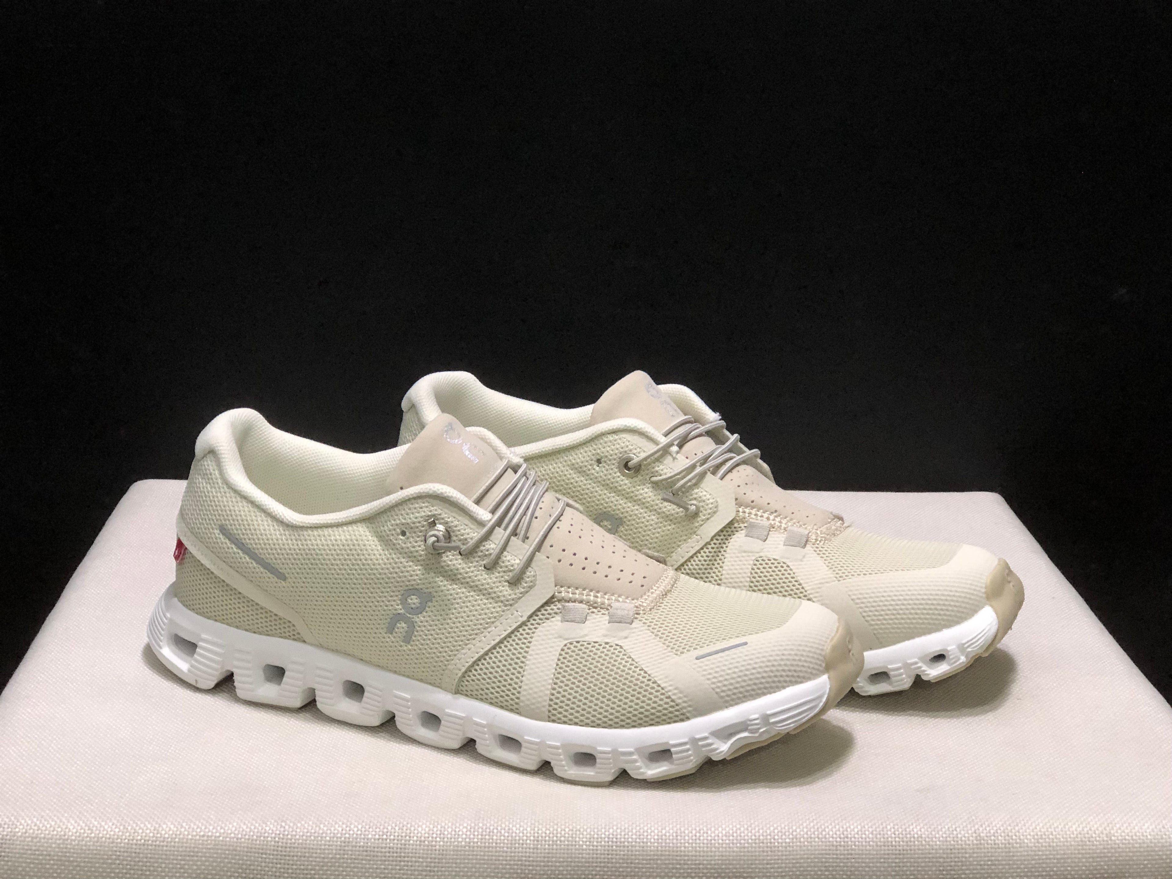 On Running Cloud 5 Lightweight Running Shoes Cream/Sand