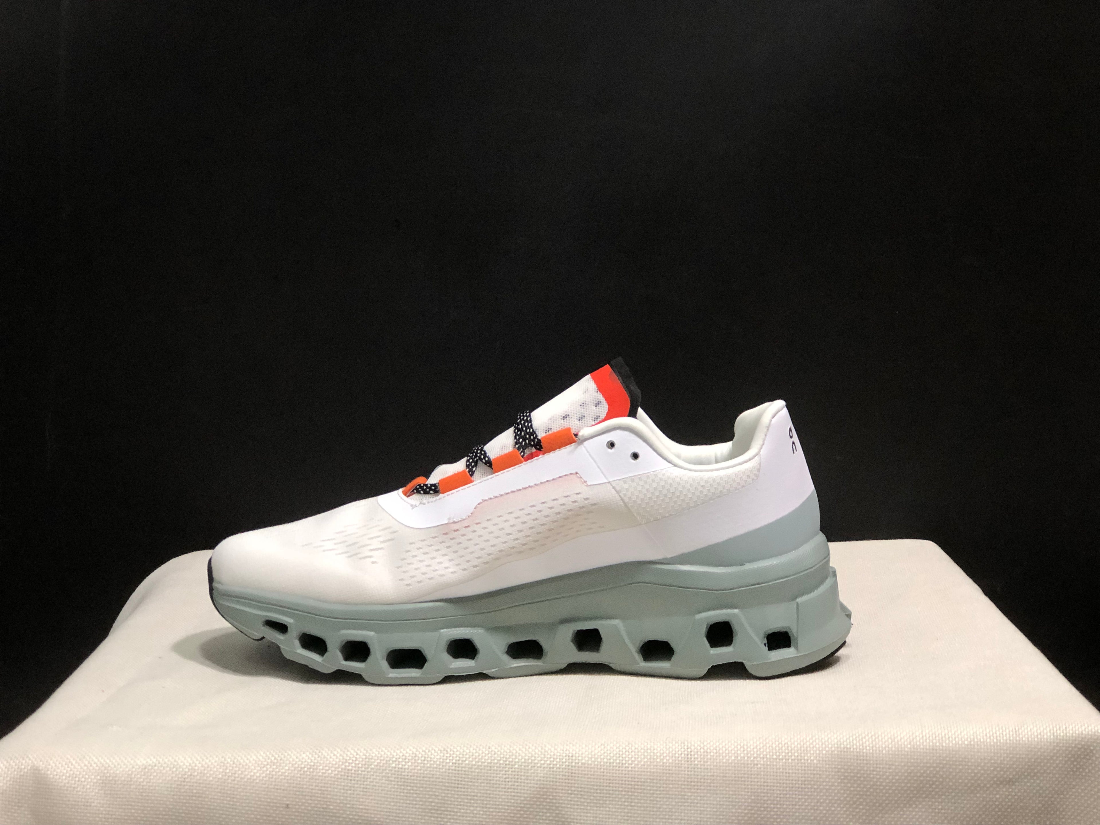 On Running Cloudmonster Anti-Slip Running Shoes Frost/Surf