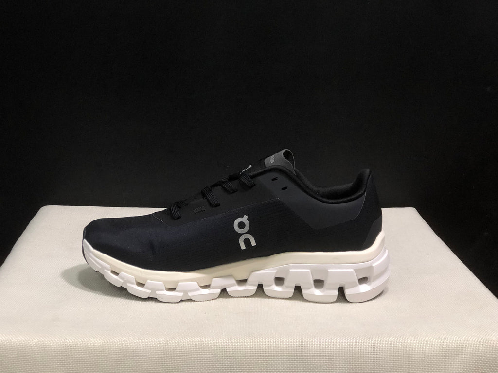 On Running Cloudflow 4 Shock-Absorbing And Wear-Resistant Black Running Shoes