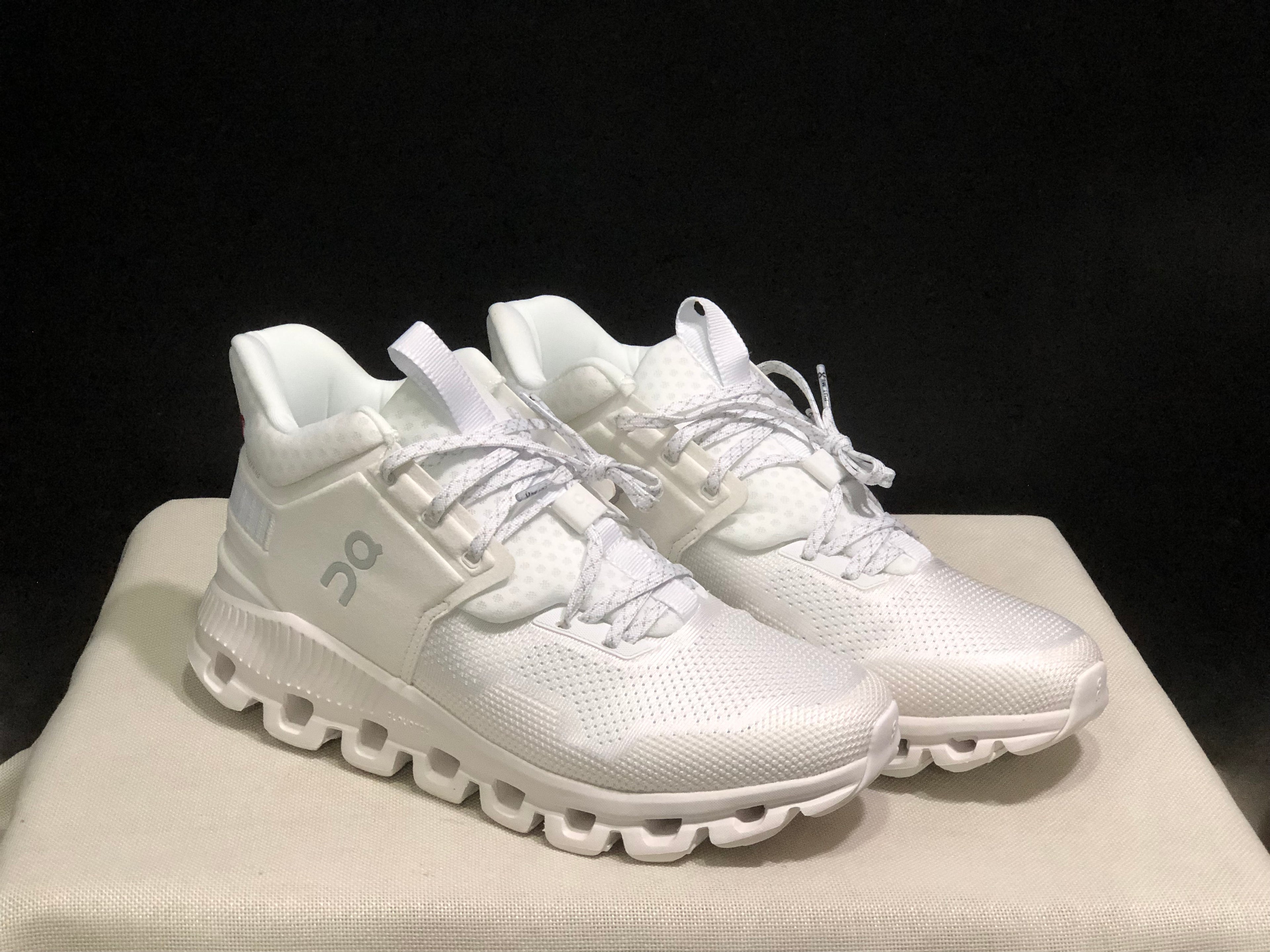 On Running Cloud Hi Edge Outdoor Training Running Shoes All White