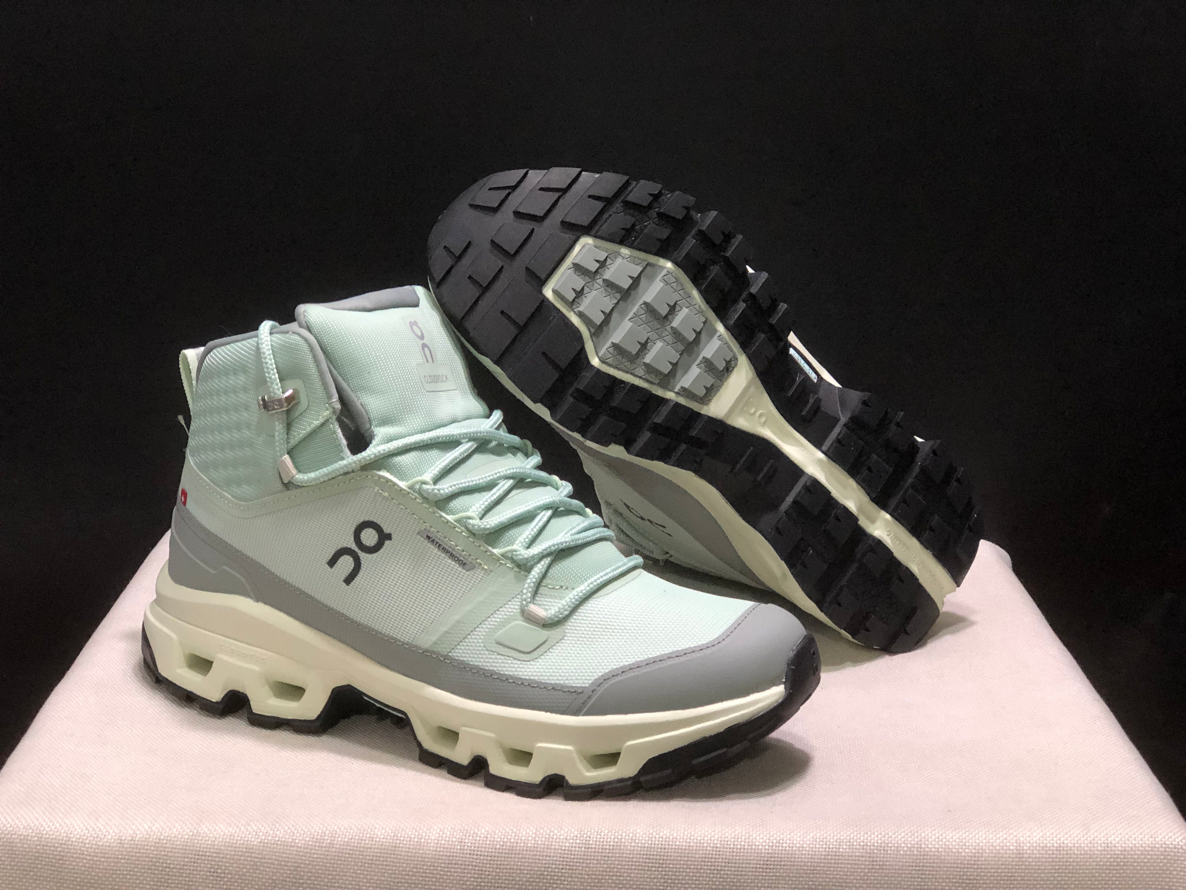 On Running Cloudrock Mid WP High-Top Hiking Shoes Mineral/Aloe