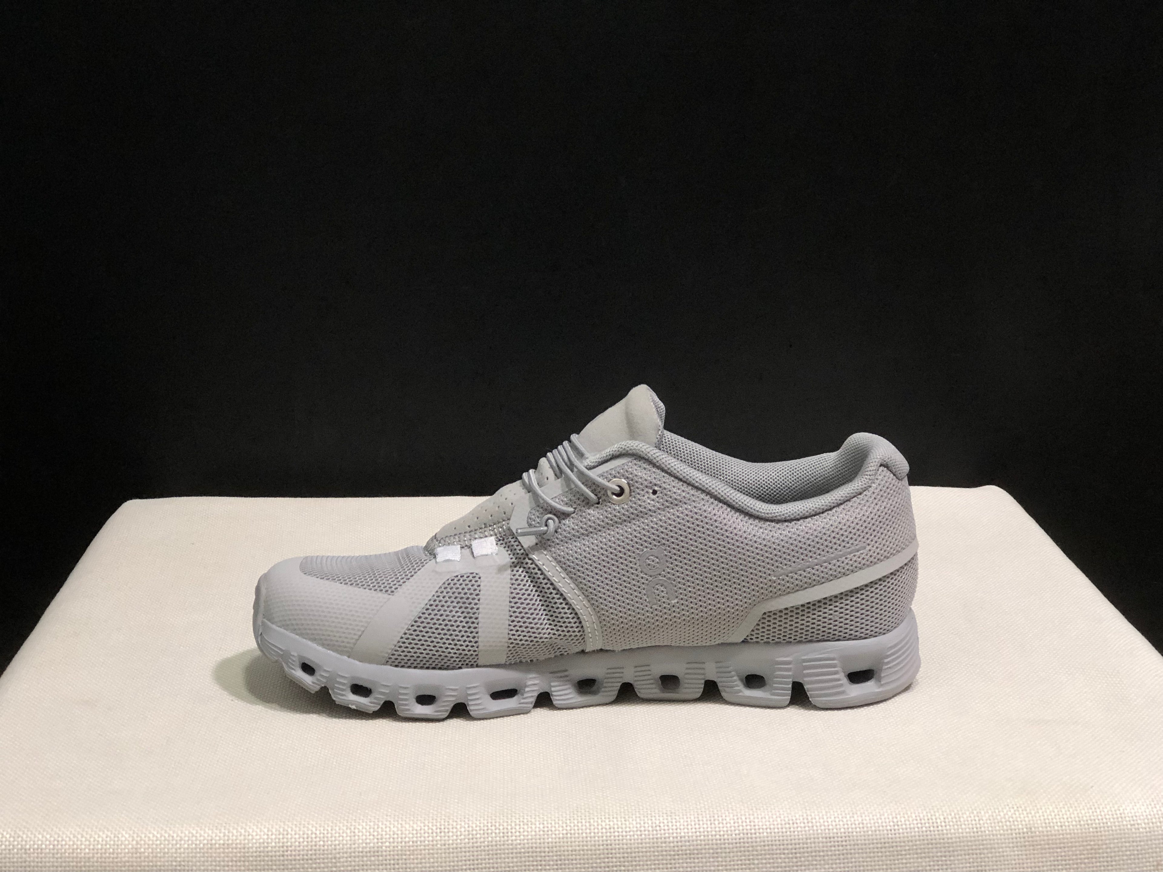 On Running Cloud 5 Lightweight Running Shoes Foggy Ash