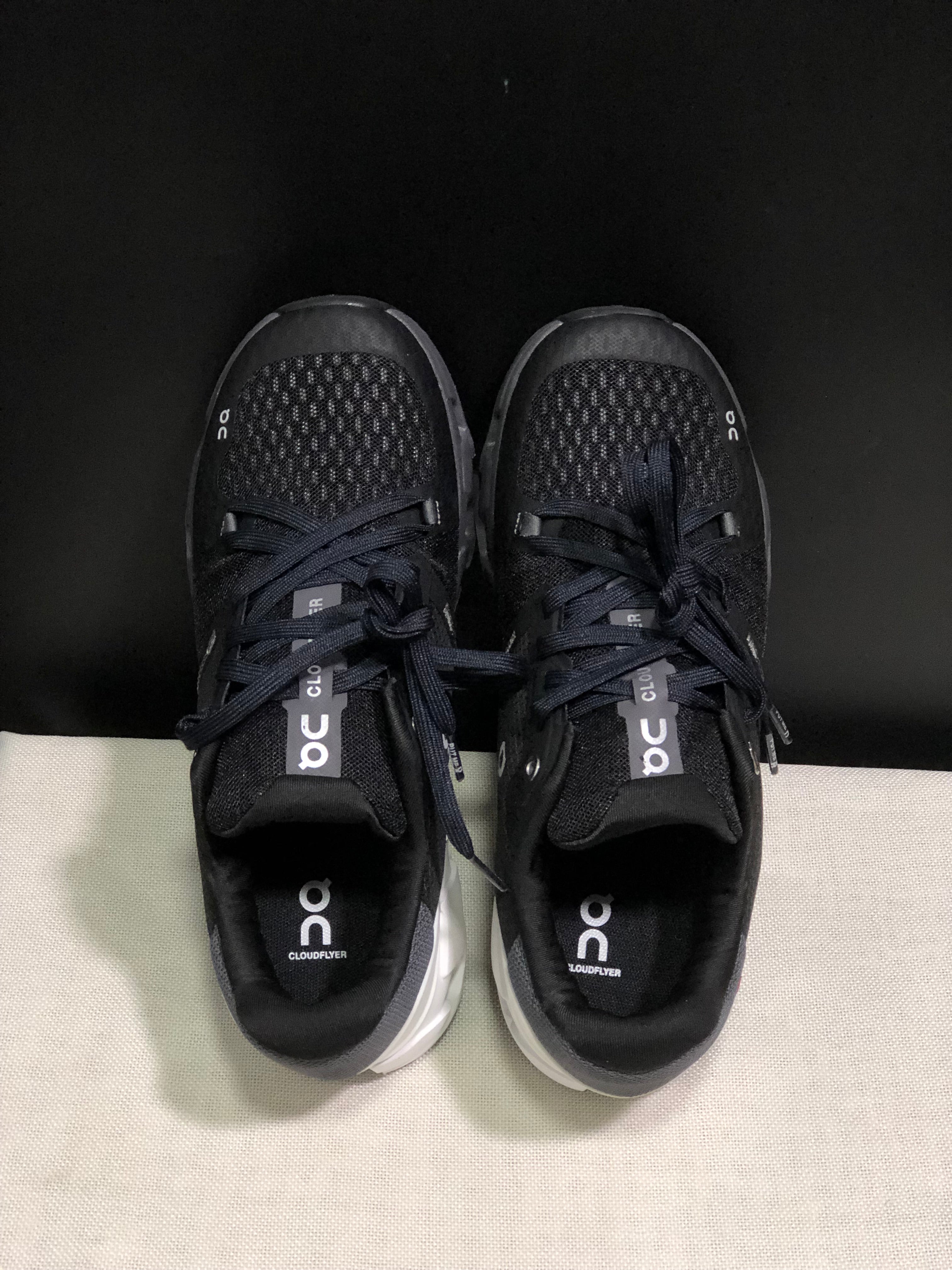 On Running Cloudflow 4 Shock-Absorbing And Wear-Resistant Running Shoes Black/White