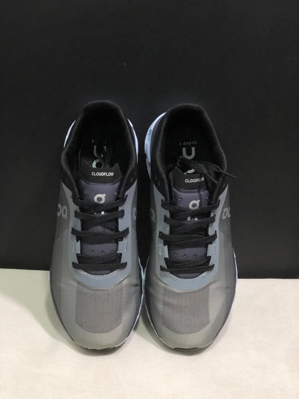 On Running Cloudflow 4 Shock-Absorbing And Wear-Resistant Running Shoes Pearl/Black