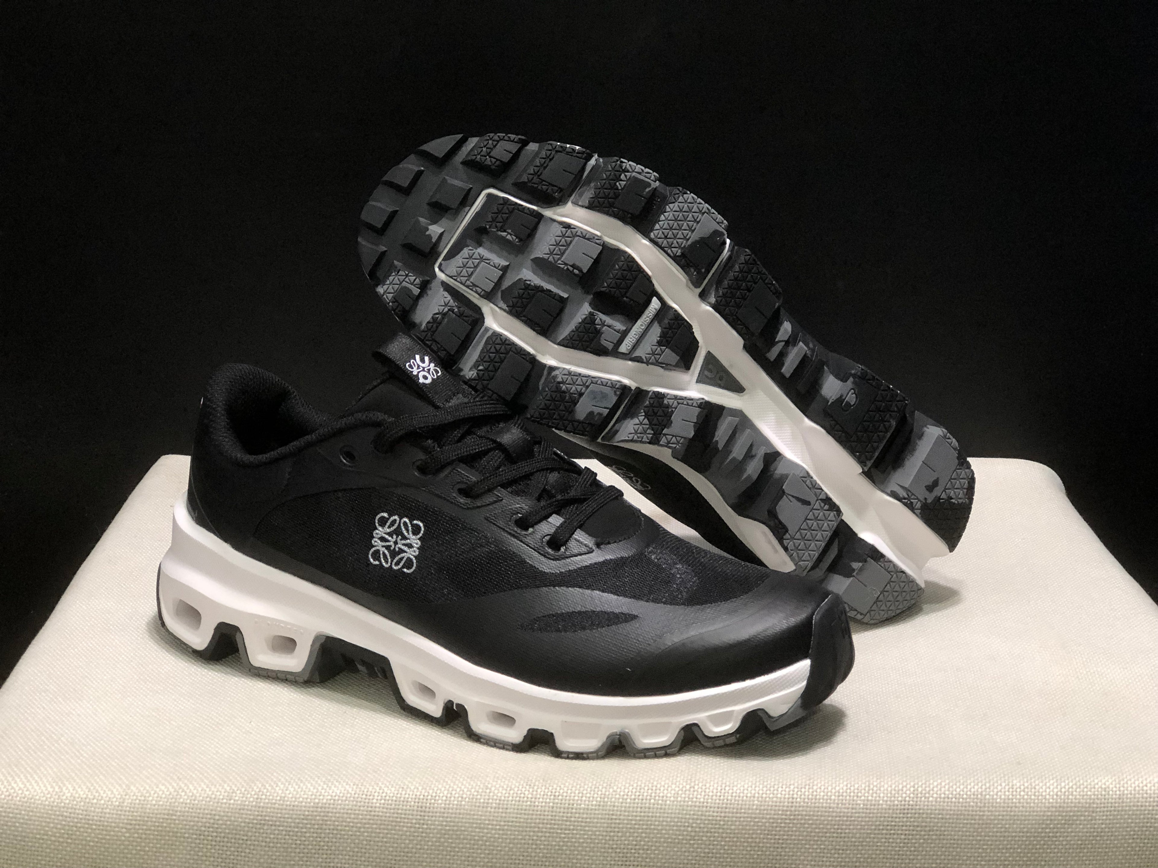 LOEWE x On Running Cloudventure 2.0 Black/White Running Shoes Co-Signed Edition