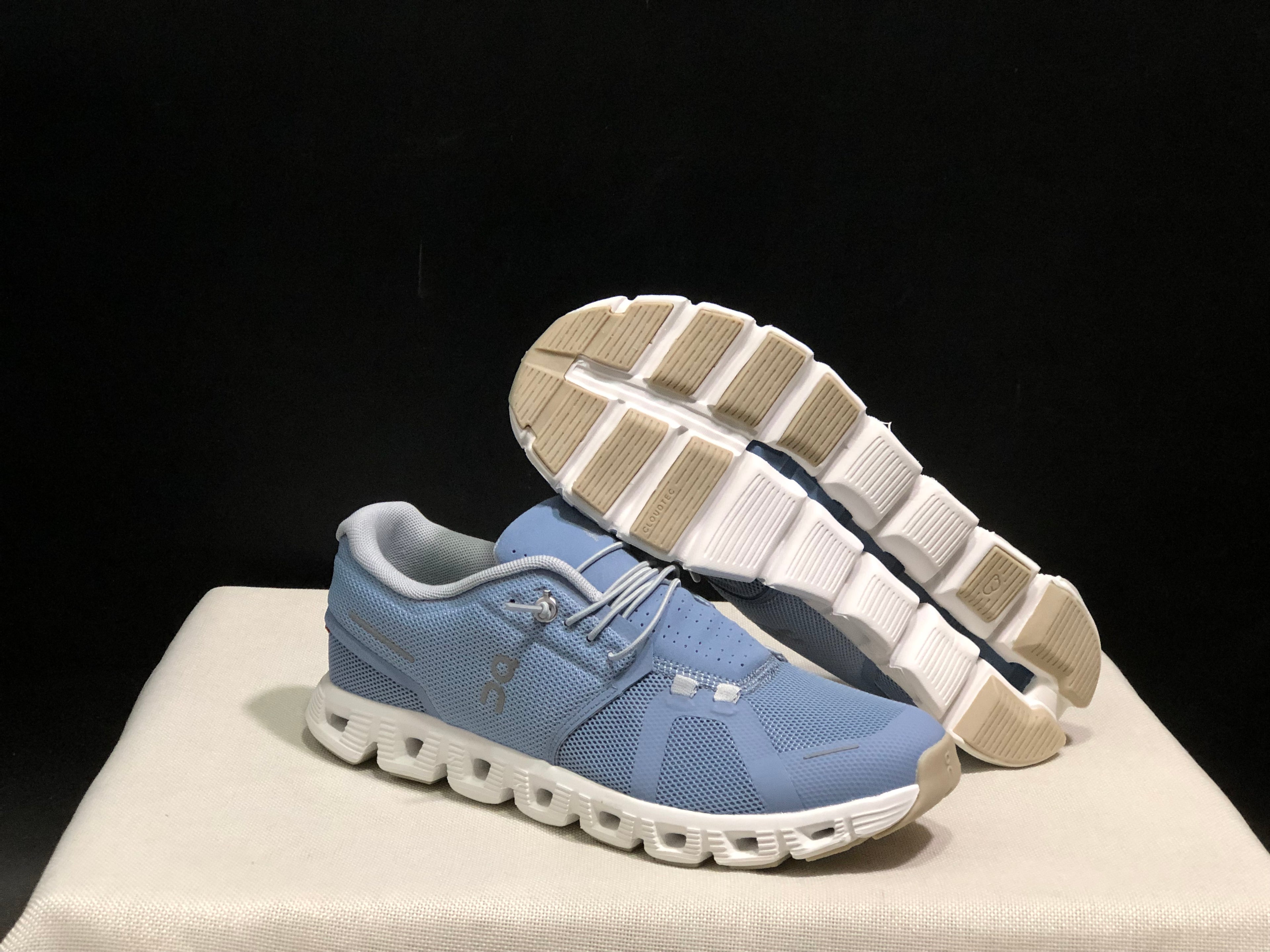 On Running Cloud 5 Lightweight Running Shoes Light Grayish Blue/White