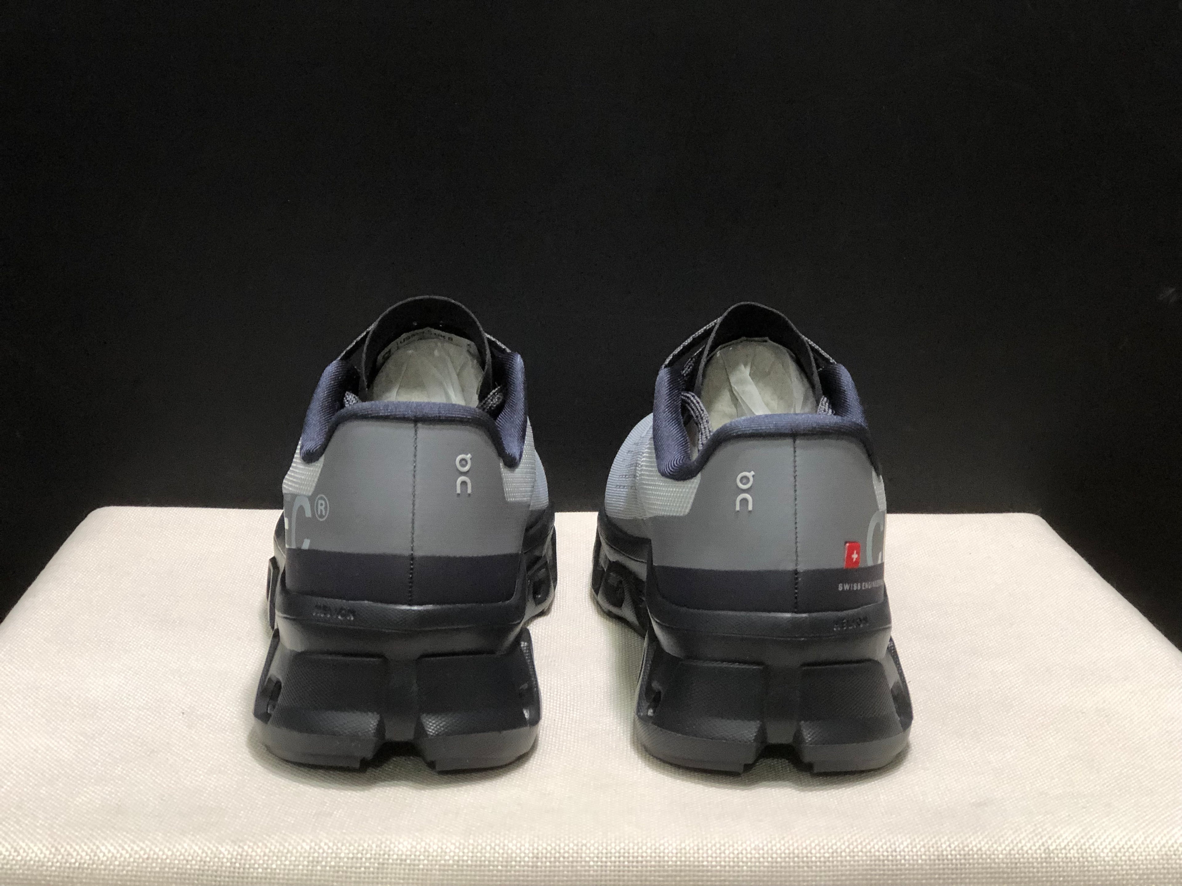 On Running Cloudmonster Anti-Slip Running Shoes Eclipse/Magnet
