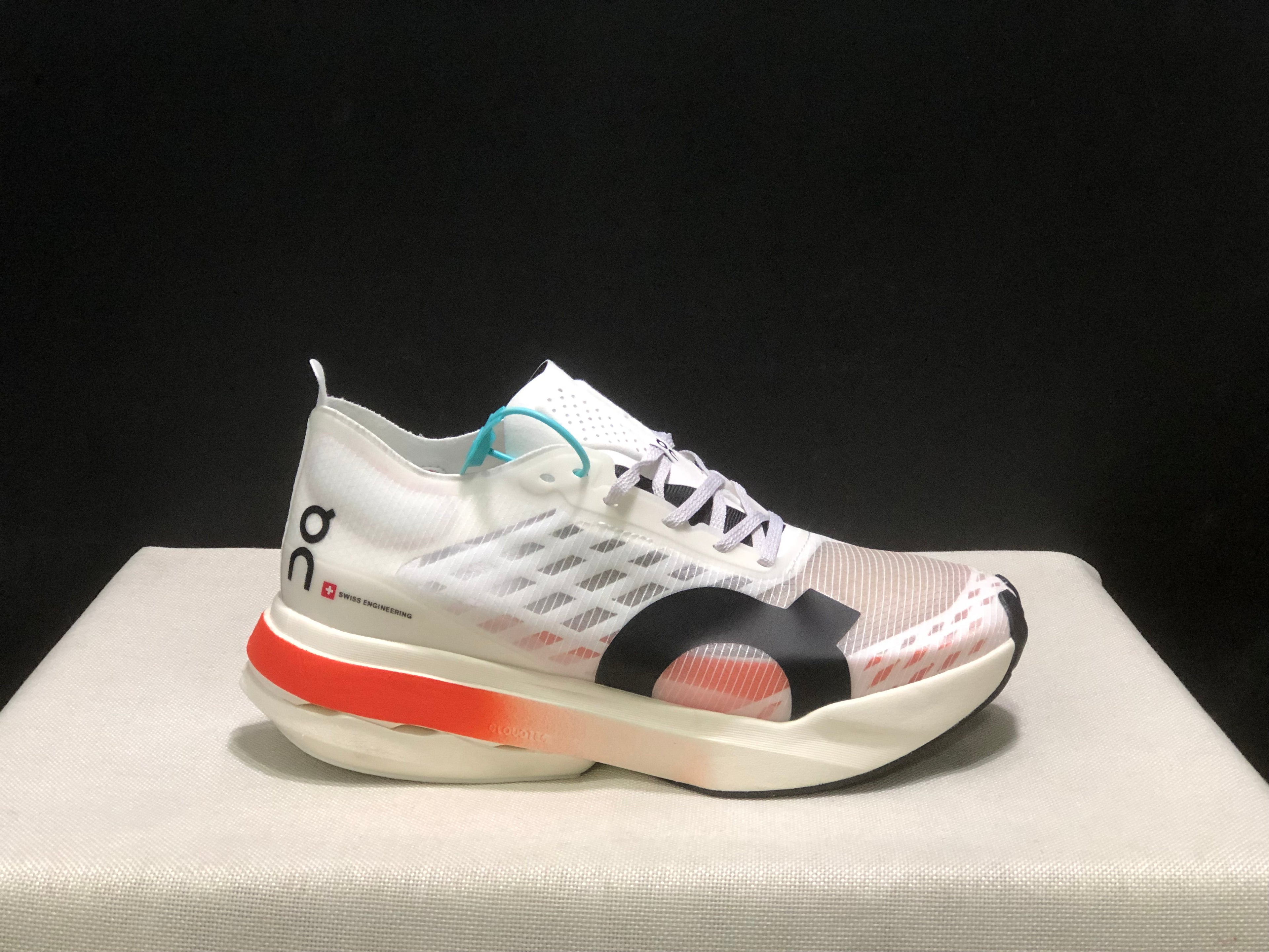 On Running Cloudspike Amplius Shock-Absorbing And Wear-Resistant Marathon Road Running Shoes White