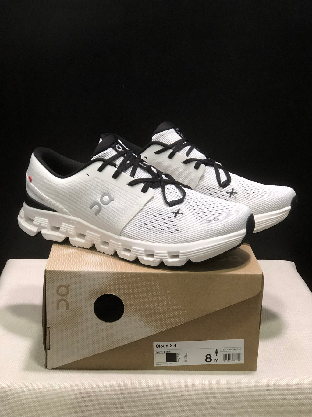 On Running Cloud X4 Comfortable Running Shoes White/Black
