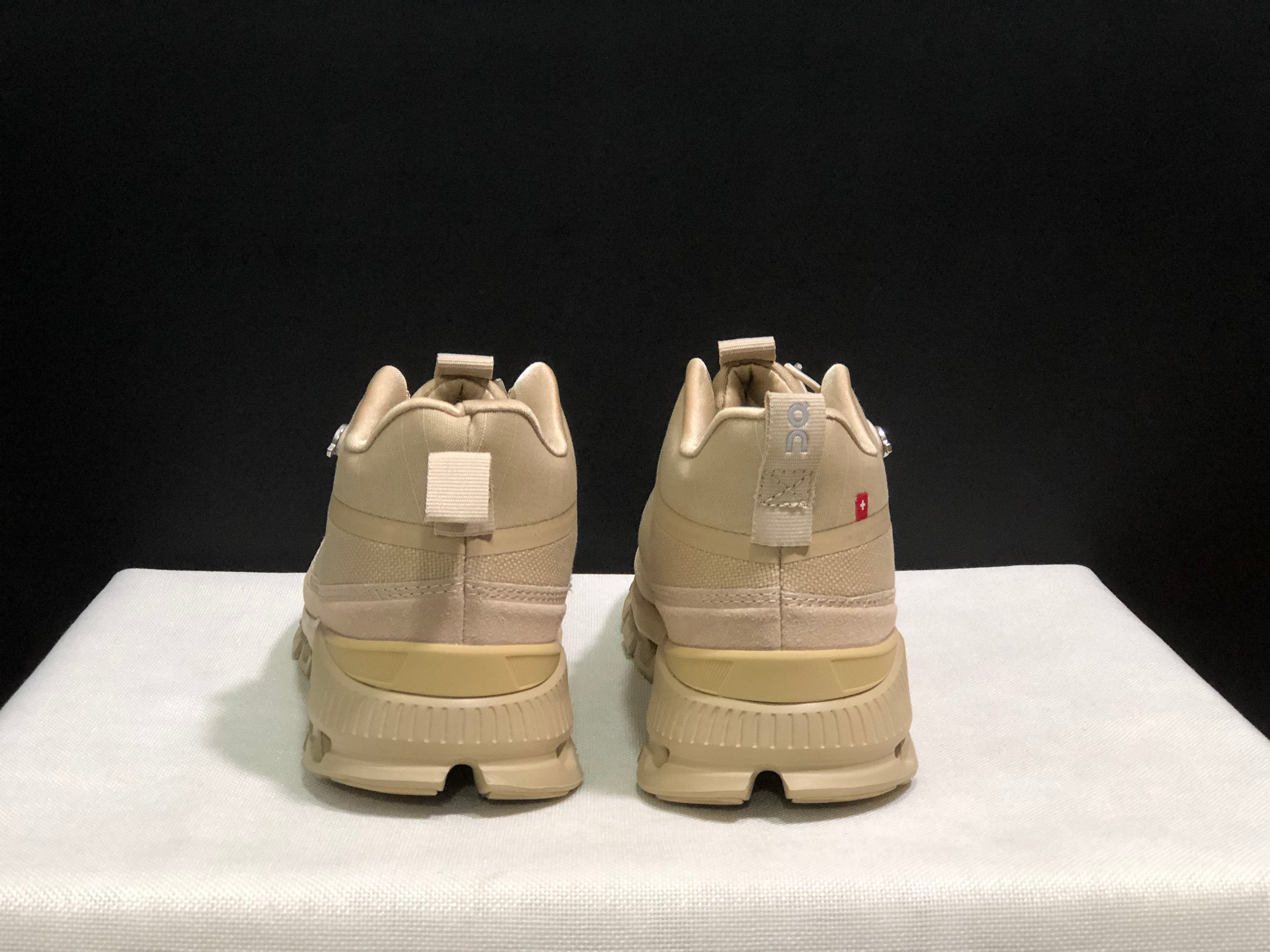 On Running Cloud Hi Edge Outdoor Training Running Shoes Light Brown