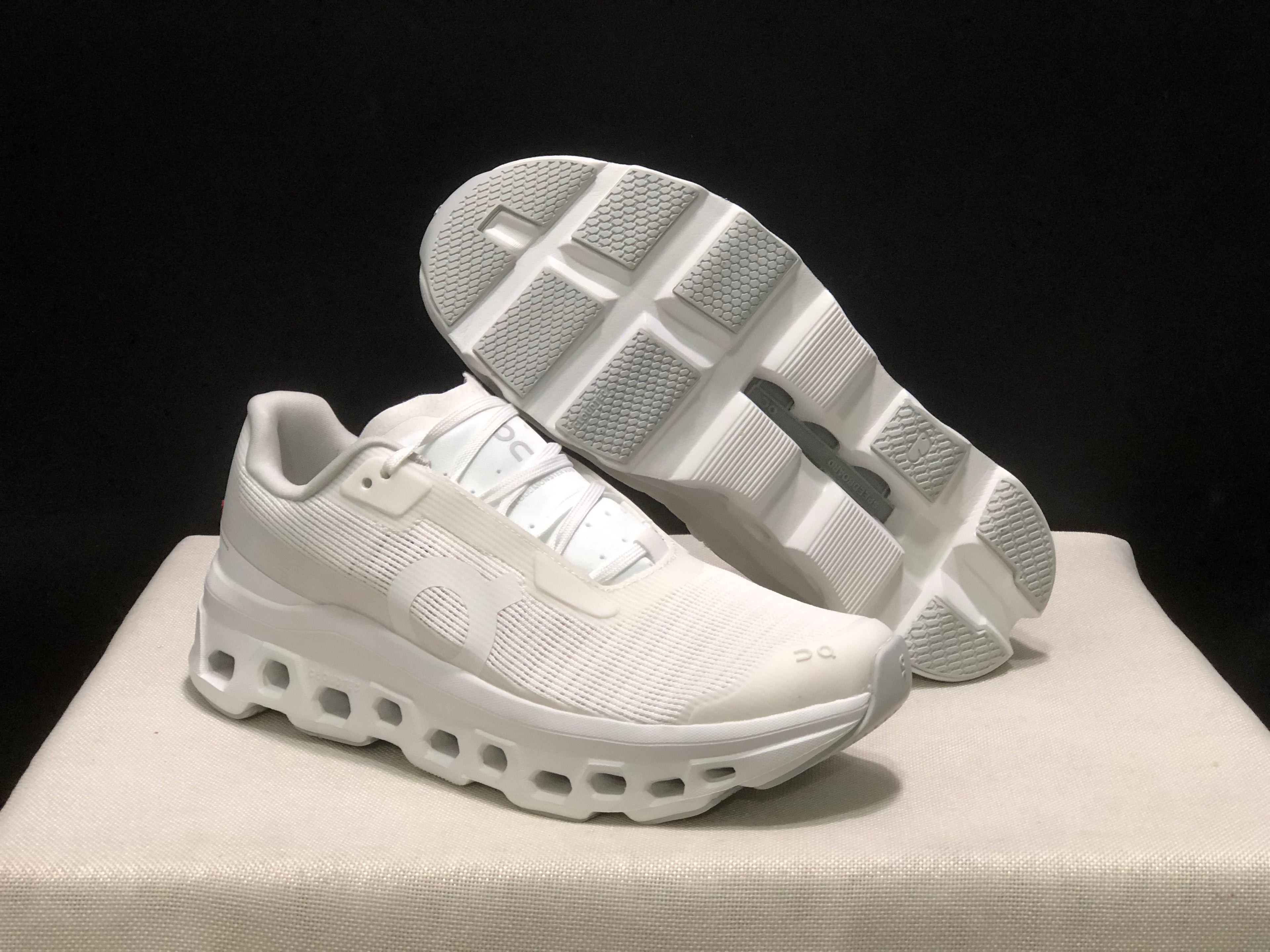On Running Cloudmonster Void 1 M Casual Running Shoes White