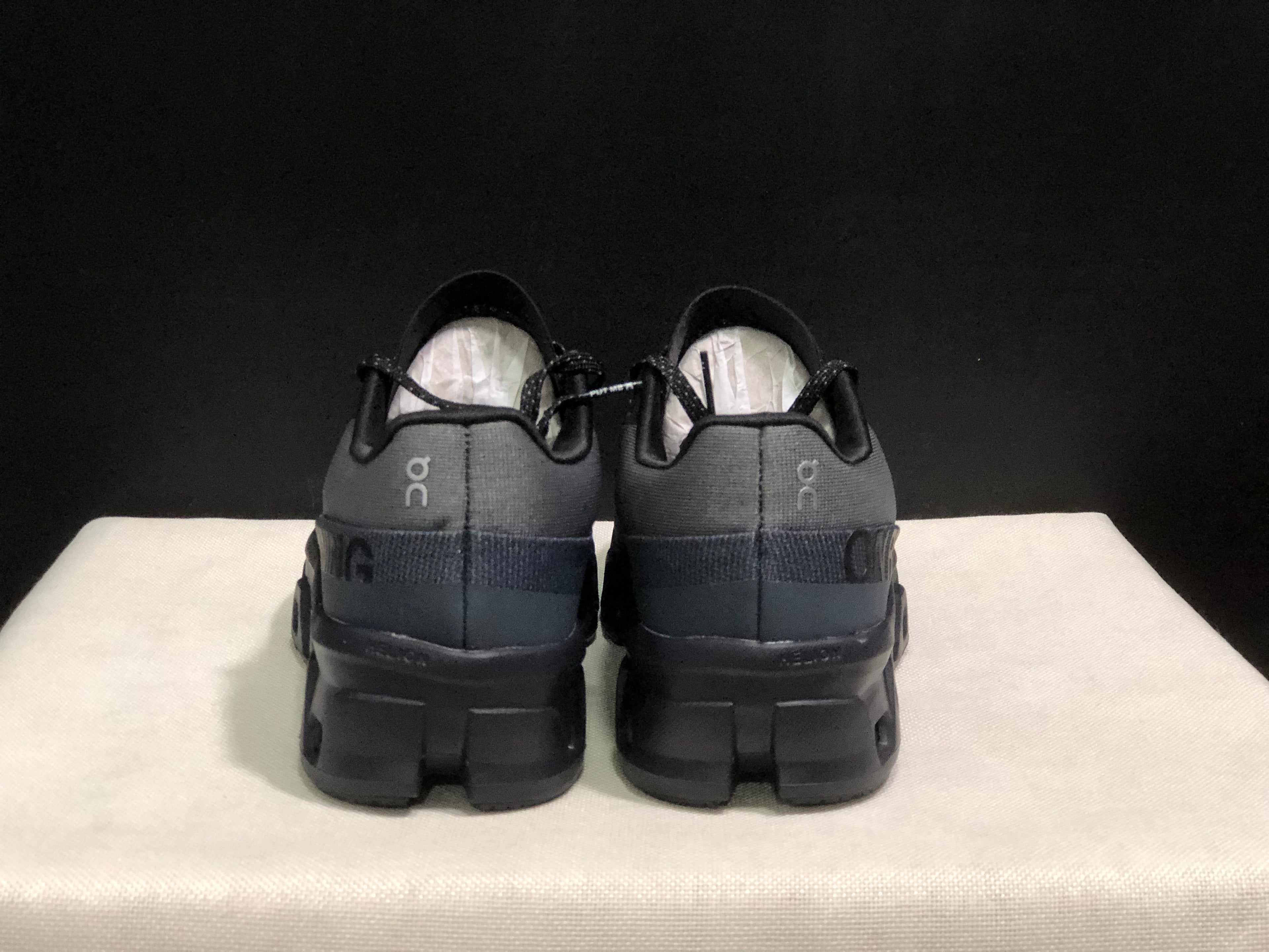 On Running Cloudmonster 2 Shock-Absorbing And Breathable Running Shoes Dark Grey/Black
