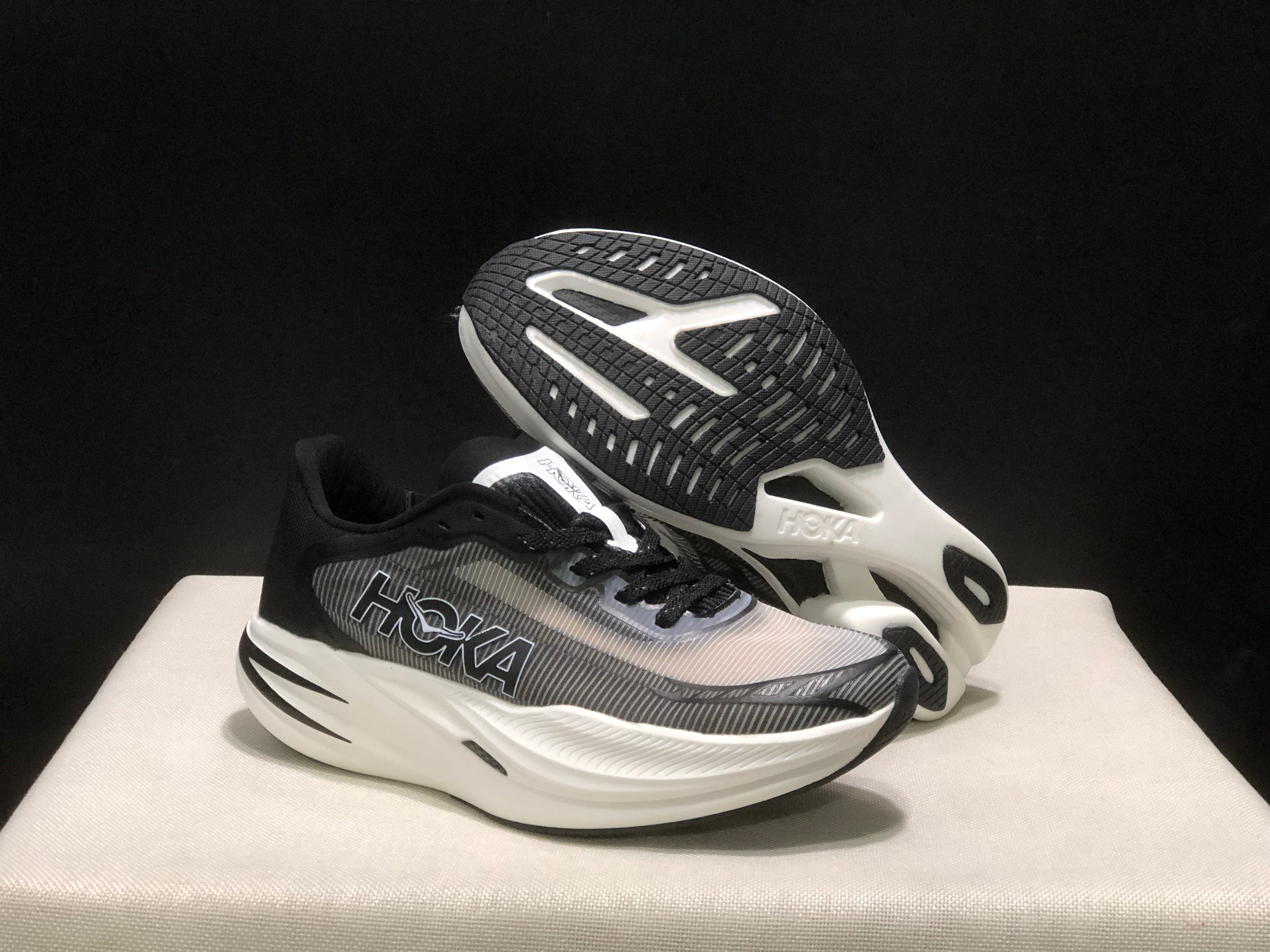 Hoka One One Cielo X1 2.0 Low-top Running Shoes Sneakers White/Black