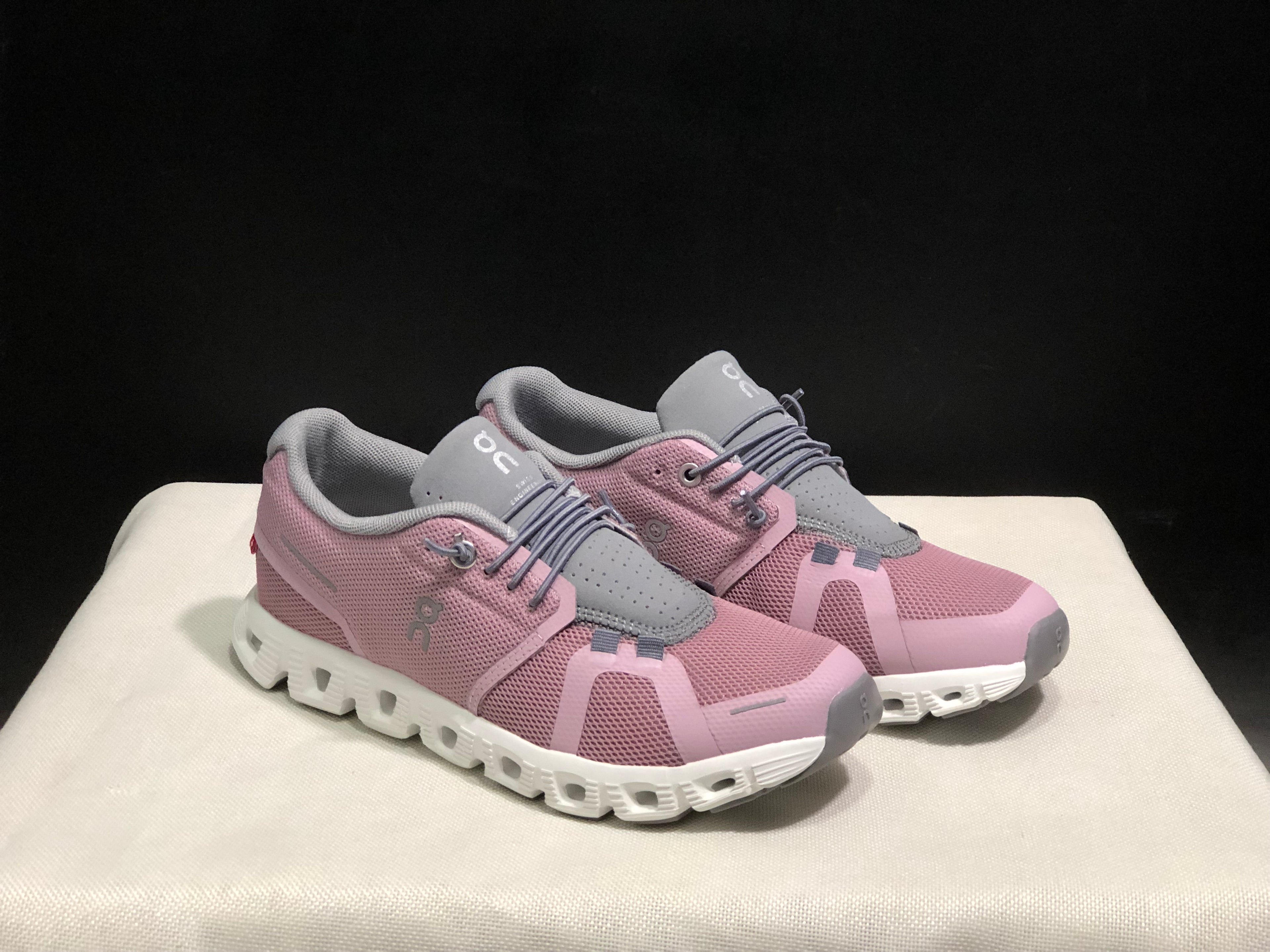 On Running Cloud 5 Lightweight Running Shoes Purple