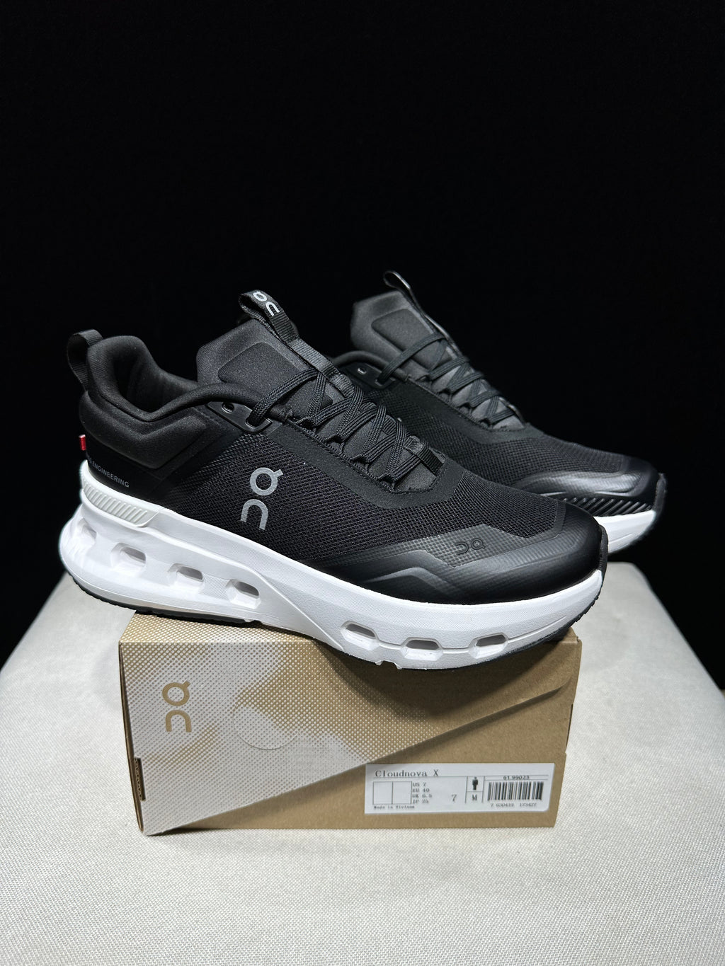 On Running Cloudnova X Comfortable Anti-Slip Running Shoes Black/White
