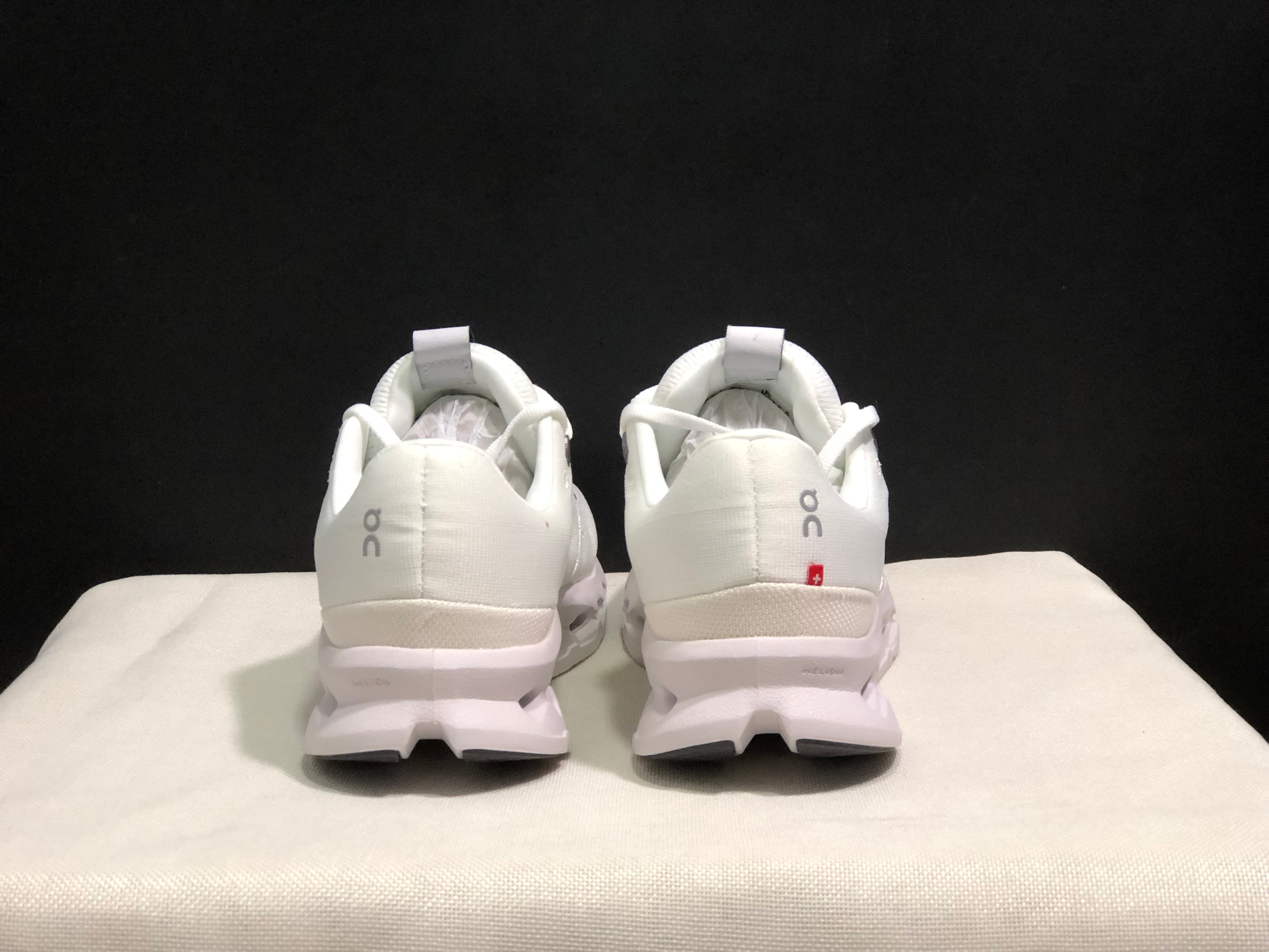 On Running Cloudsurfer Training Anti-Slip Running Shoes White