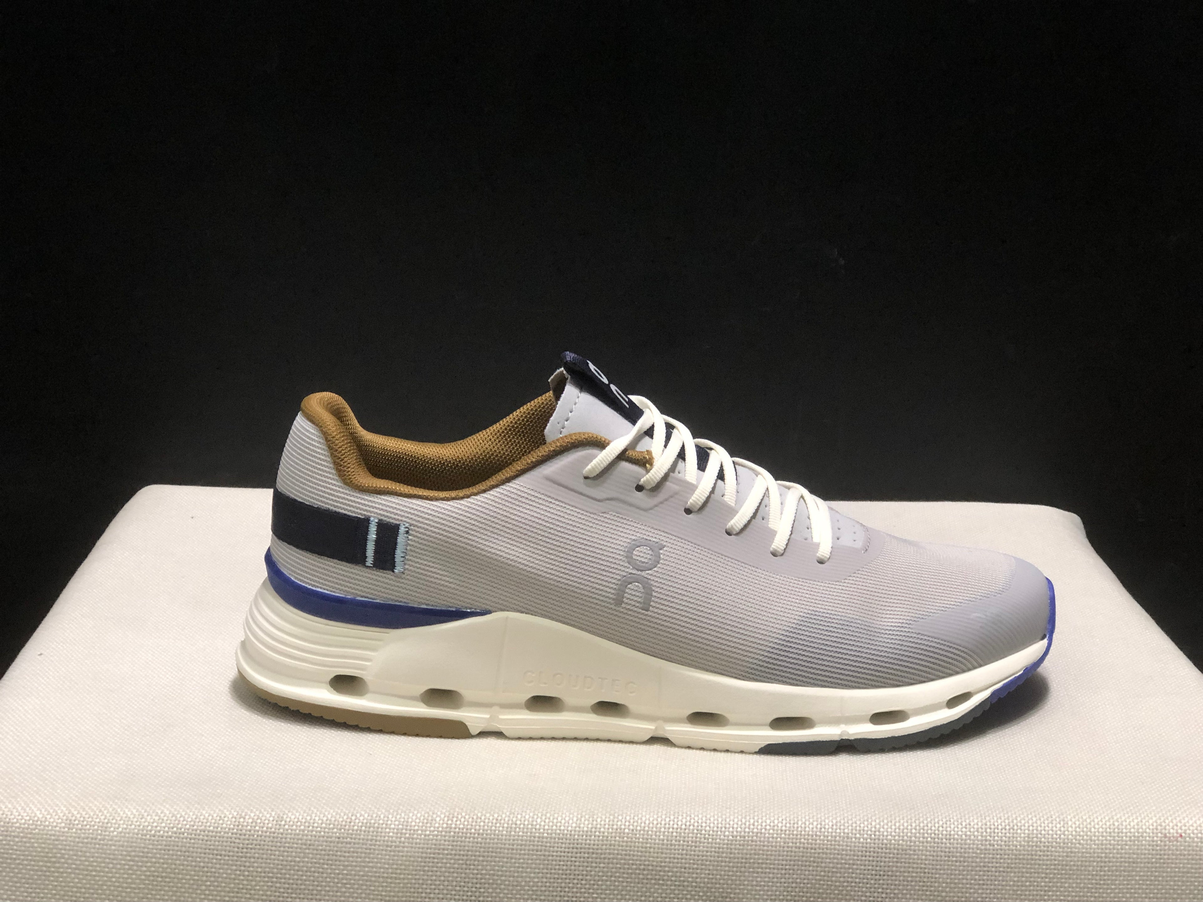 On Running Cloudnova Form 2 Fashionable Casual Running Shoes Light Grey