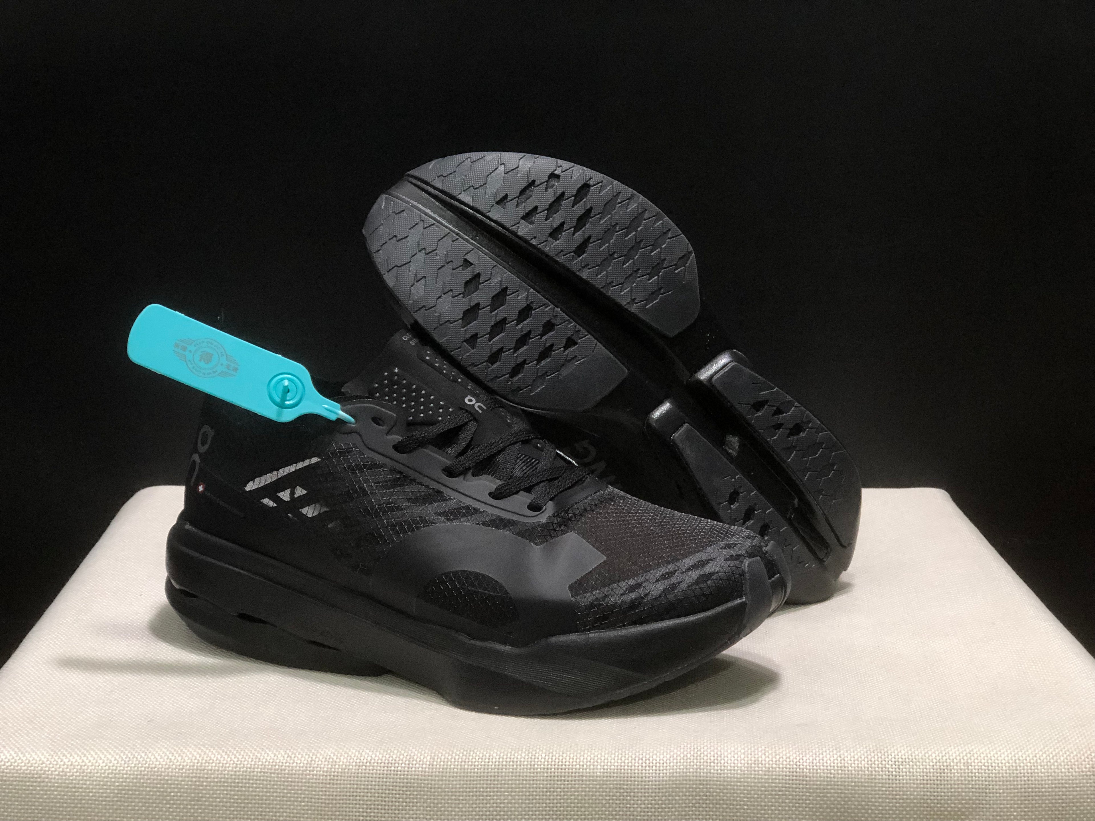 On Running Cloudspike Amplius Shock-Absorbing And Wear-Resistant Marathon Road Running Shoes Black