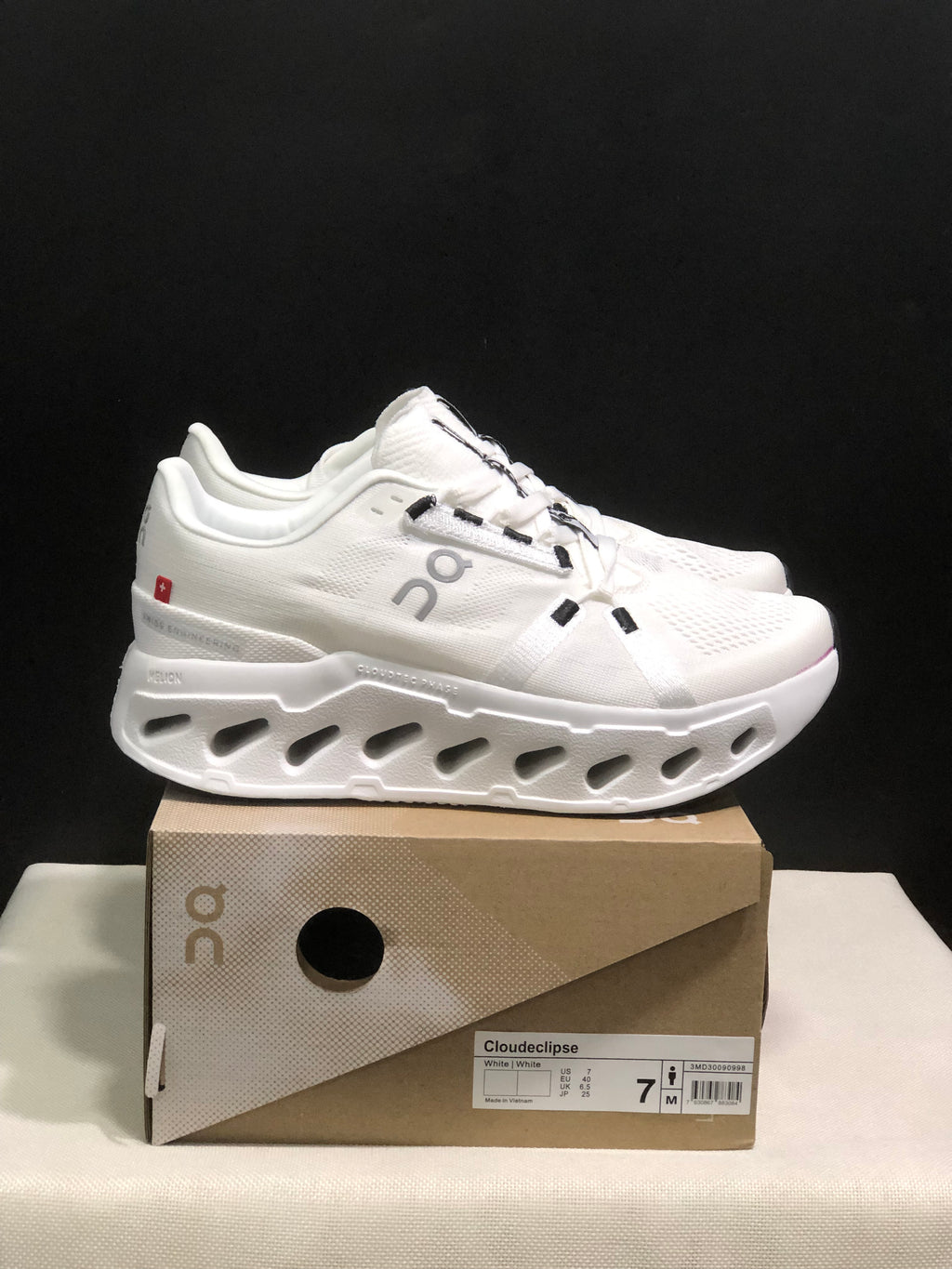On Running Cloudeclipse Soft And Comfortable Running Shoes White