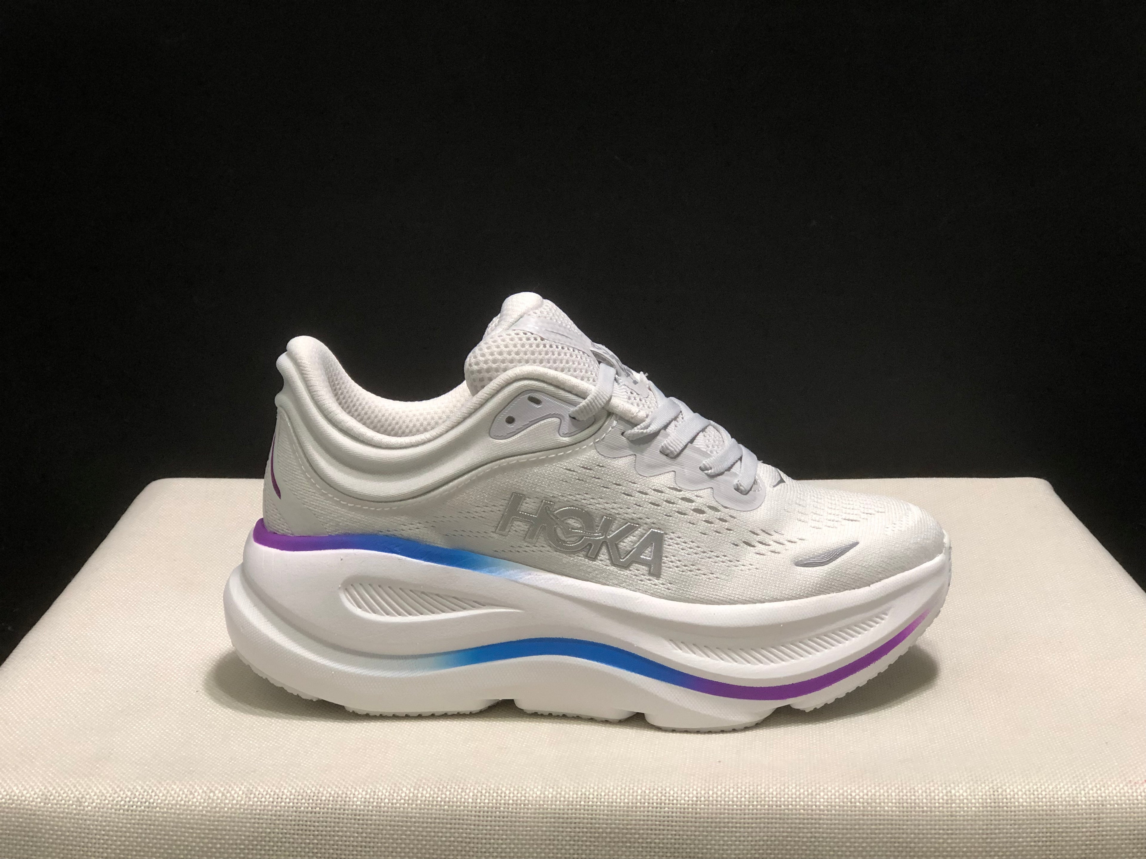 Hoka One One Bondi 9 Comfortable Low-top Running Shoes White Sneakers