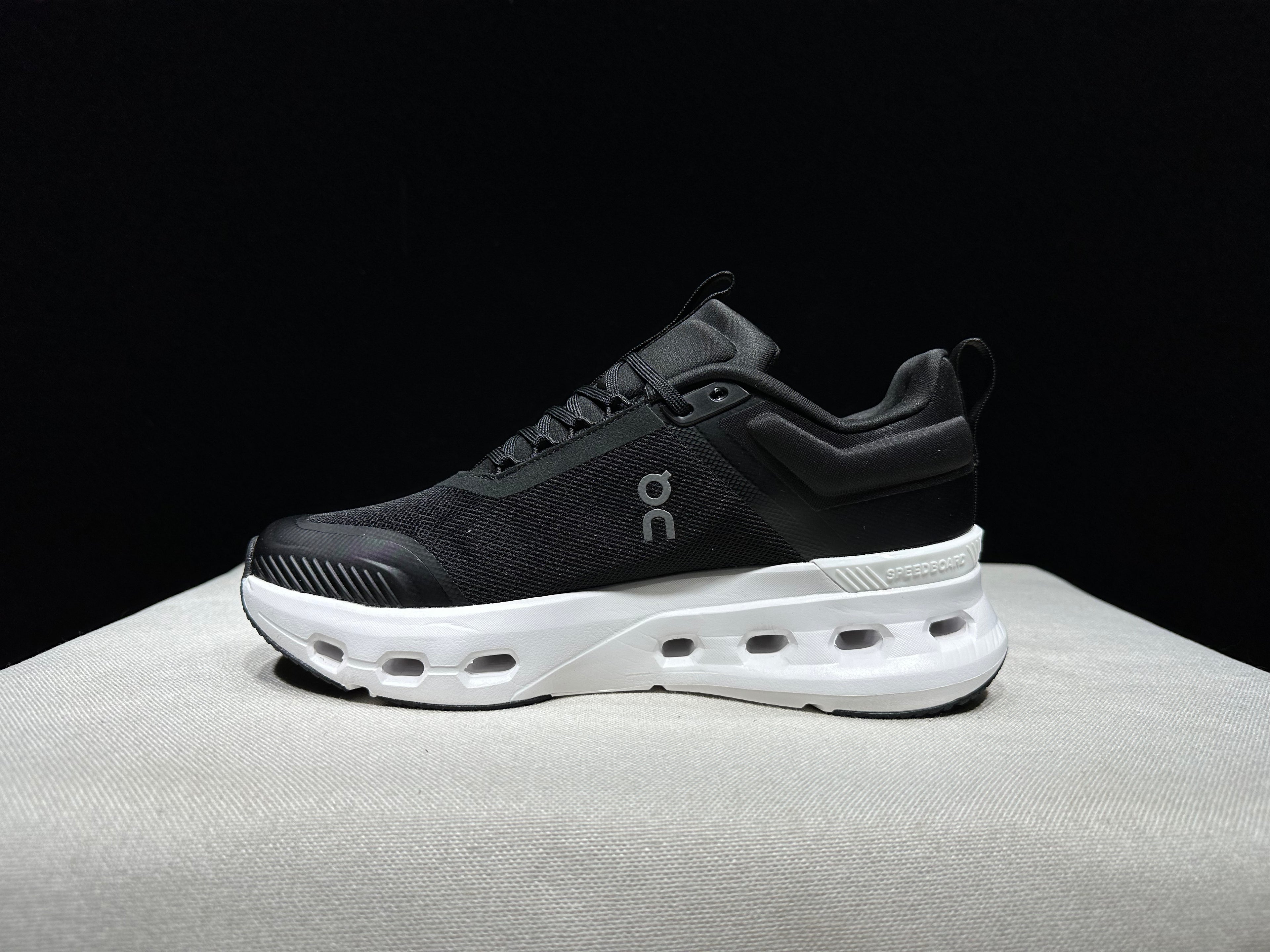 On Running Cloudnova X Comfortable Anti-Slip Running Shoes Black/White