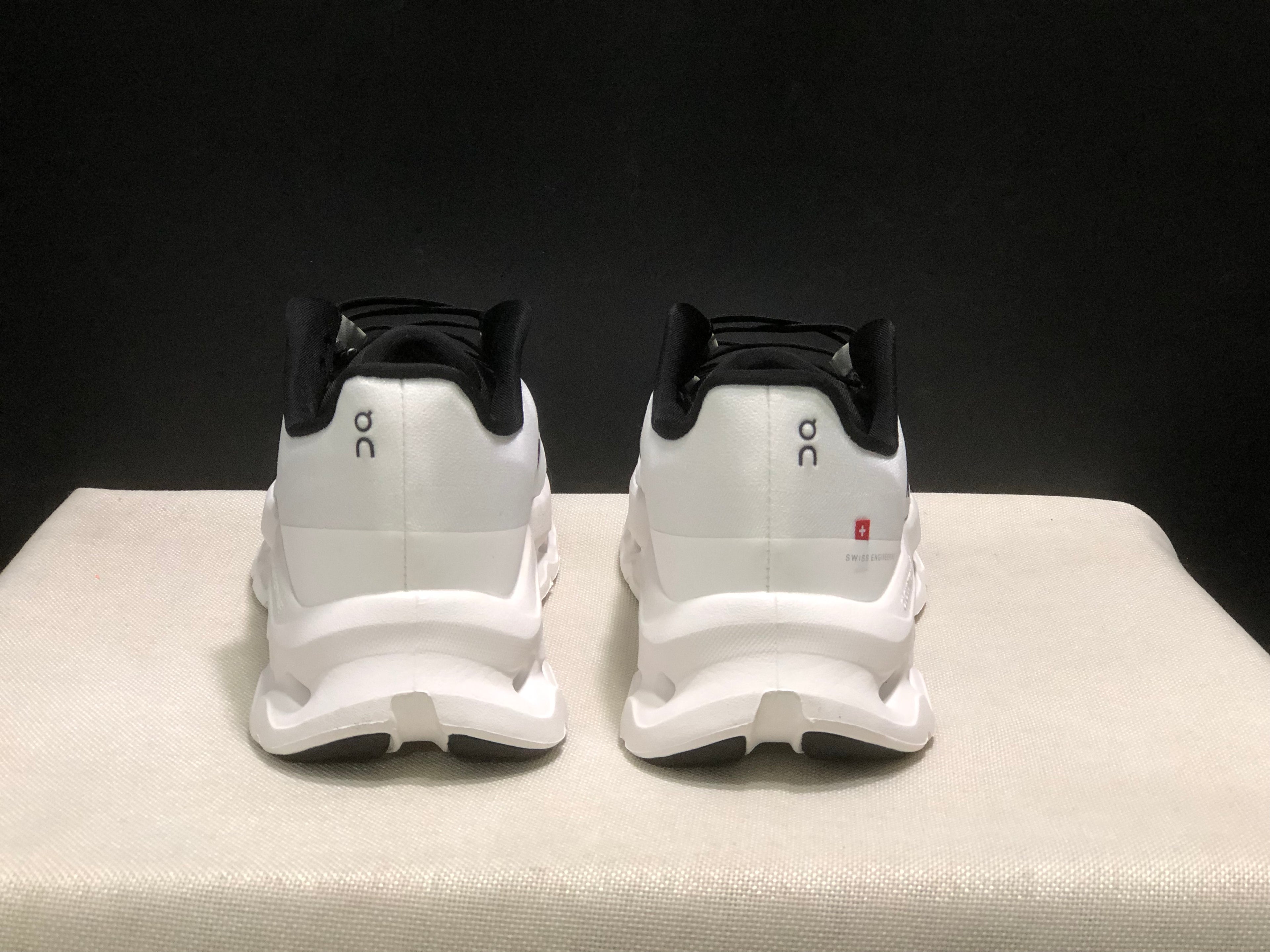 On Running Cloudtilt Durable Casual Life Shoes White/Black