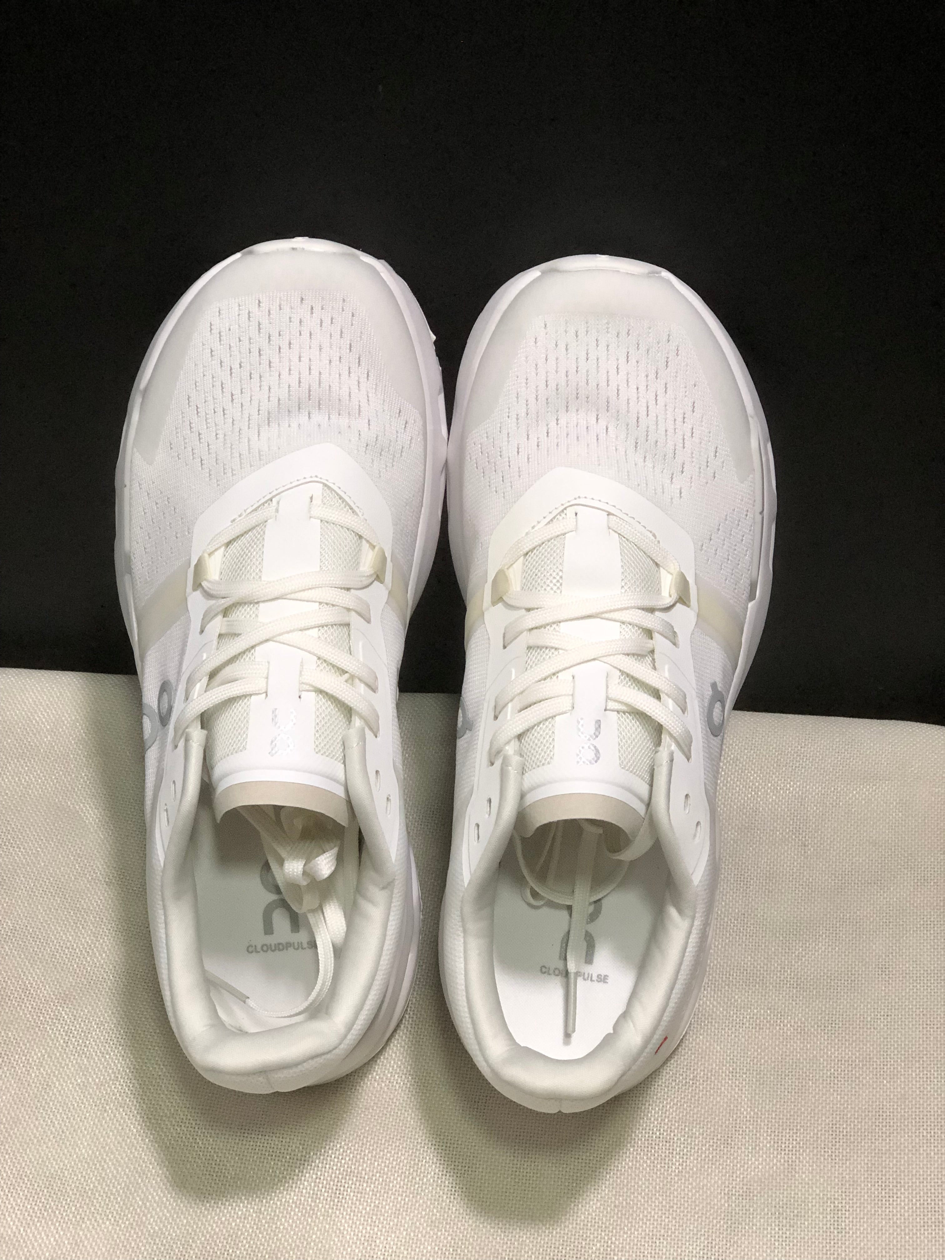 On Running Cloudpulse Comfortable Running Shoes White
