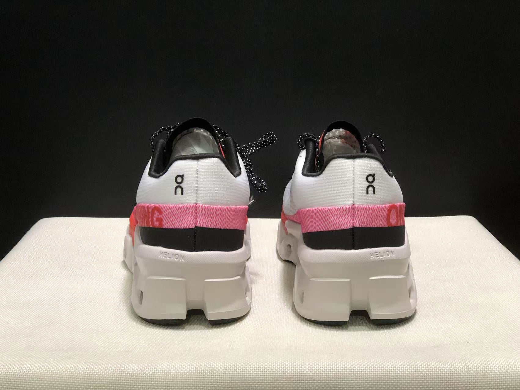 On Running Cloudmonster 2 Shock-Absorbing And Breathable Running Shoes Grayish-White/Rose