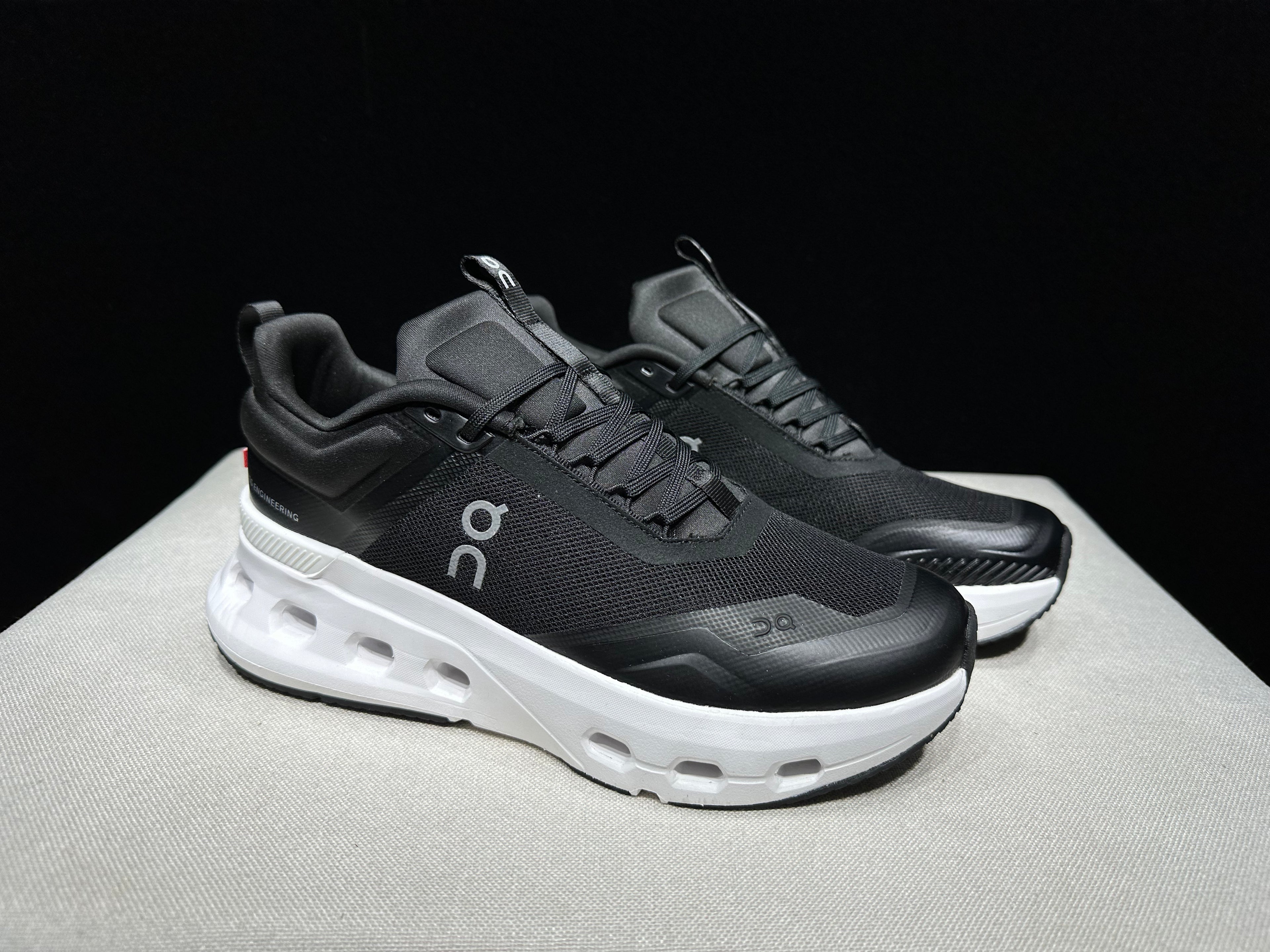On Running Cloudnova X Comfortable Anti-Slip Running Shoes Black/White