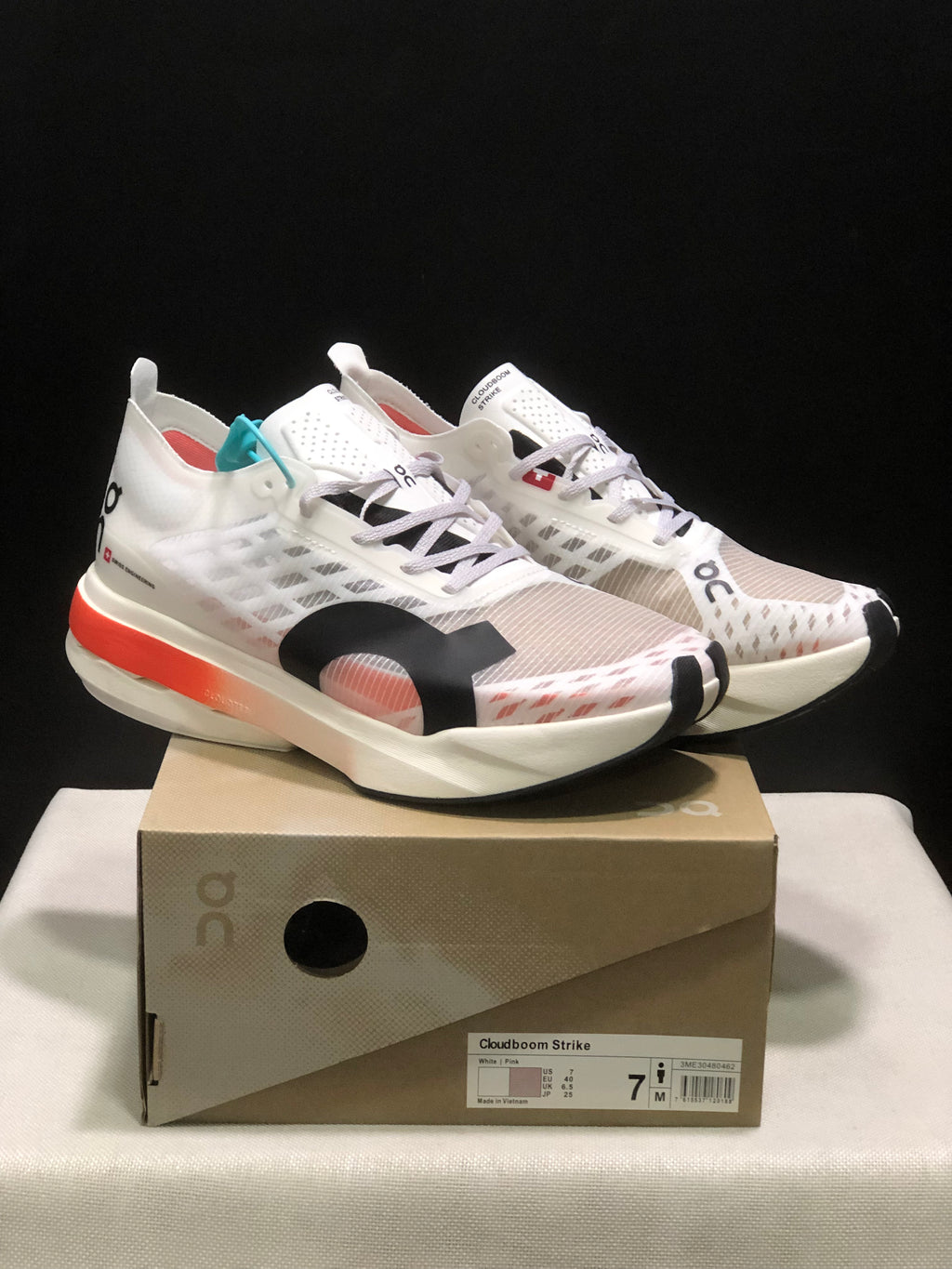 On Running Cloudspike Amplius Shock-Absorbing And Wear-Resistant Marathon Road Running Shoes White