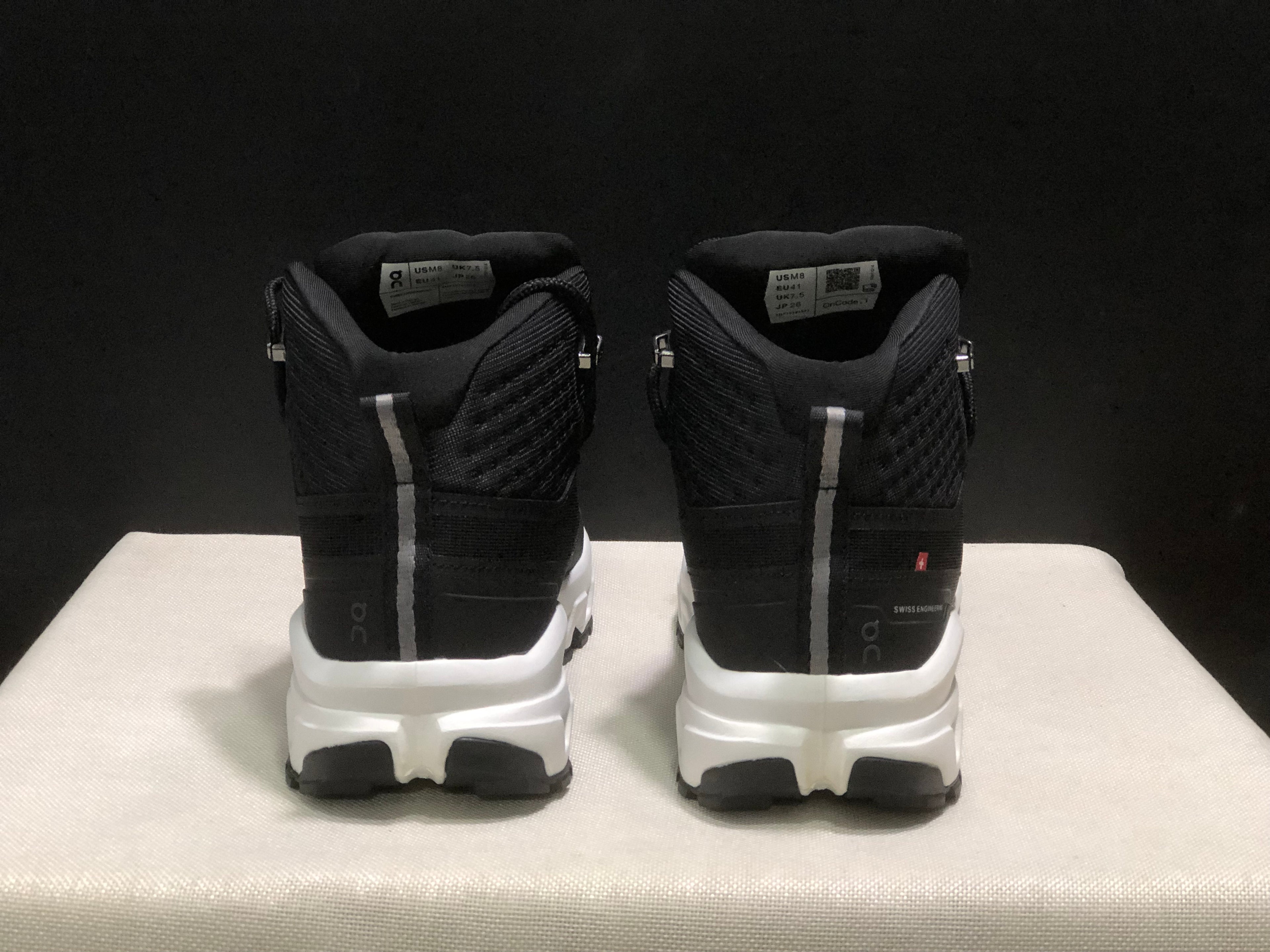 On Running Cloudrock Mid WP High-Top Hiking Shoes Black/White