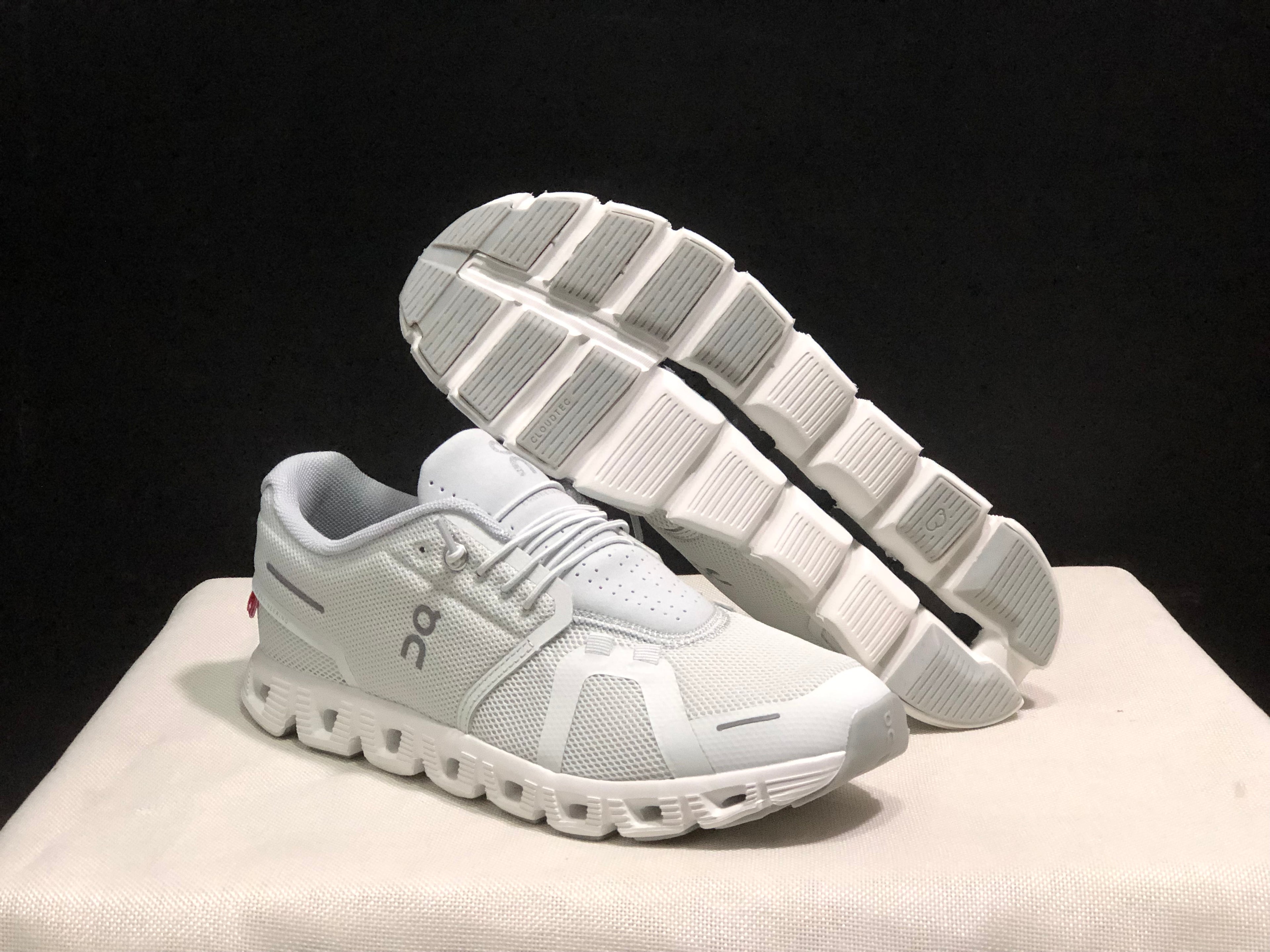 On Running Cloud 5 Lightweight Running Shoes White Asphait
