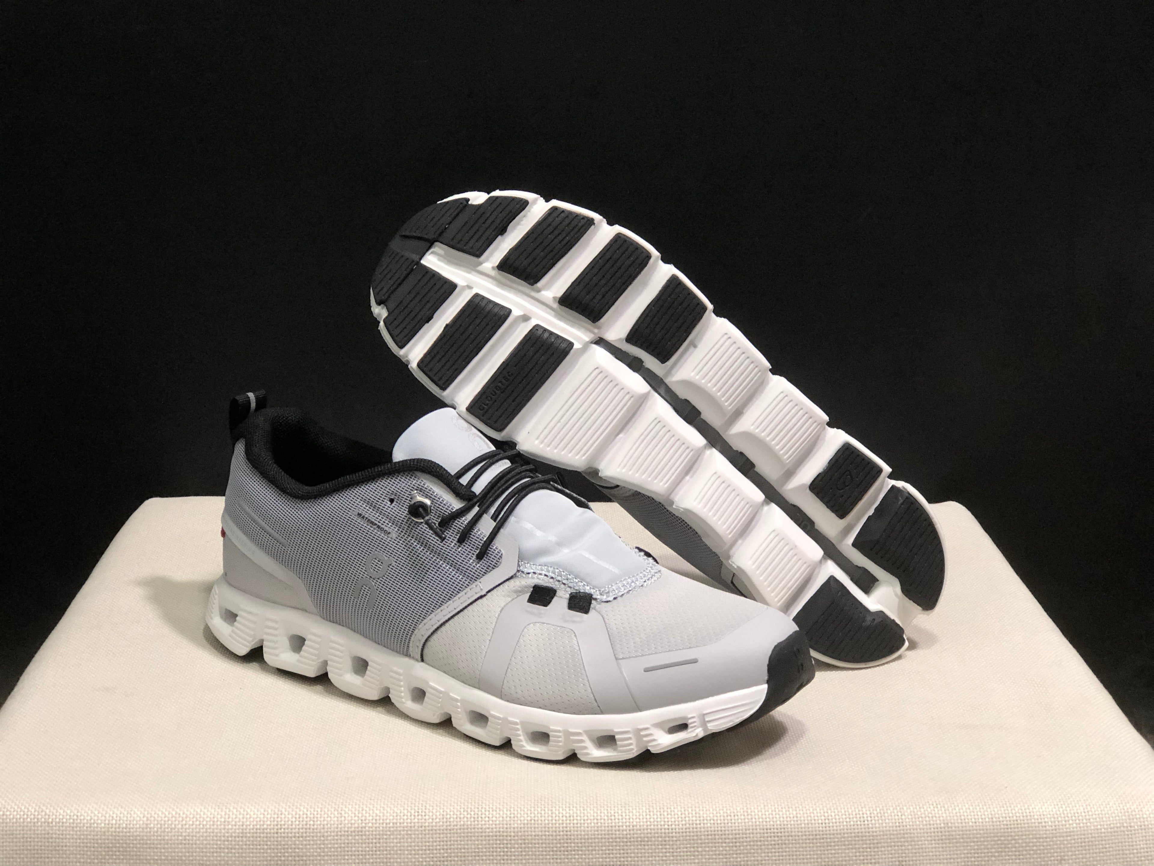On Running Cloud 5 Lightweight Running Shoes Grey