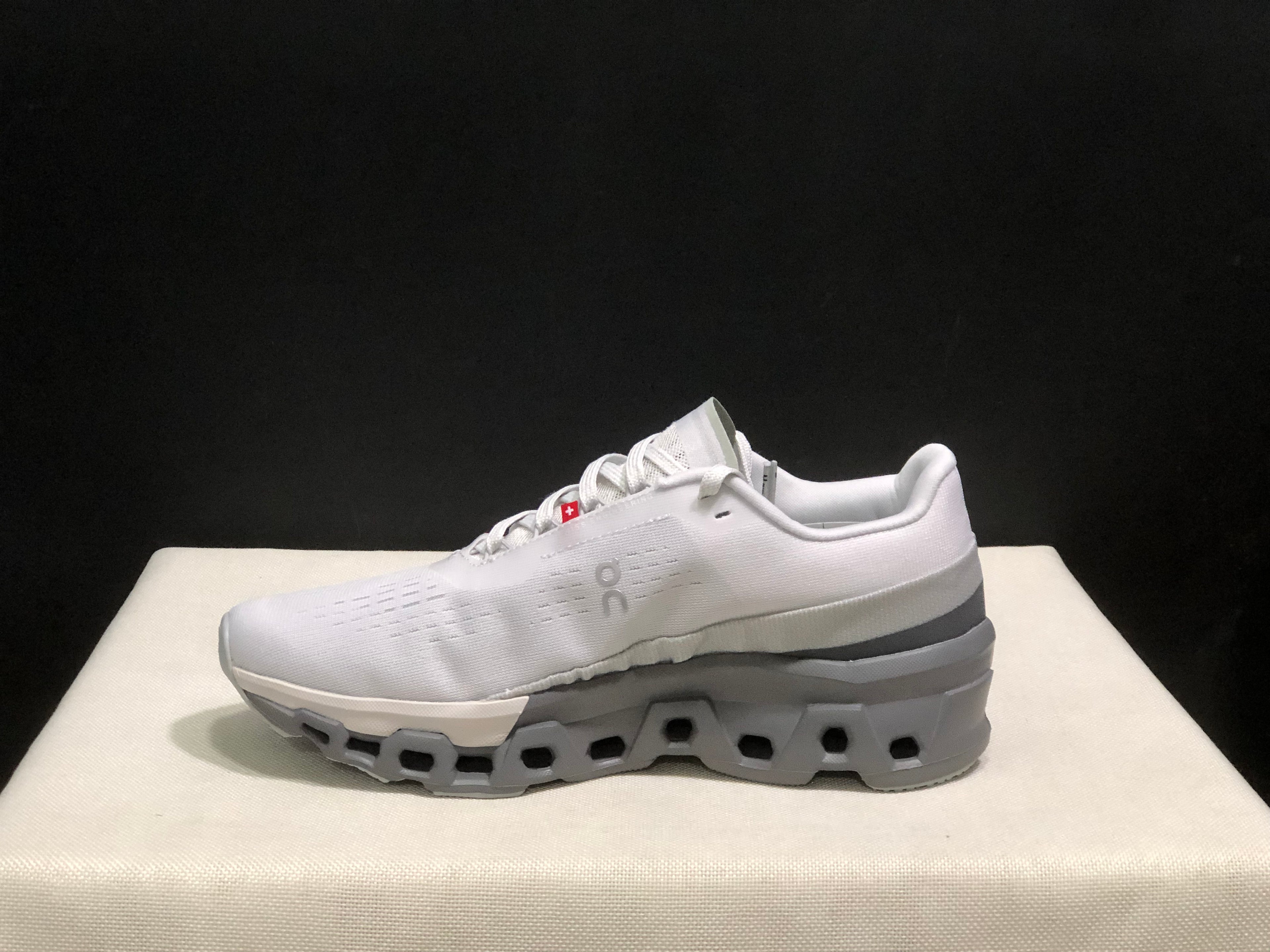 On Running Cloudmonster 2 Shock-Absorbing And Breathable Running Shoes Light Grey