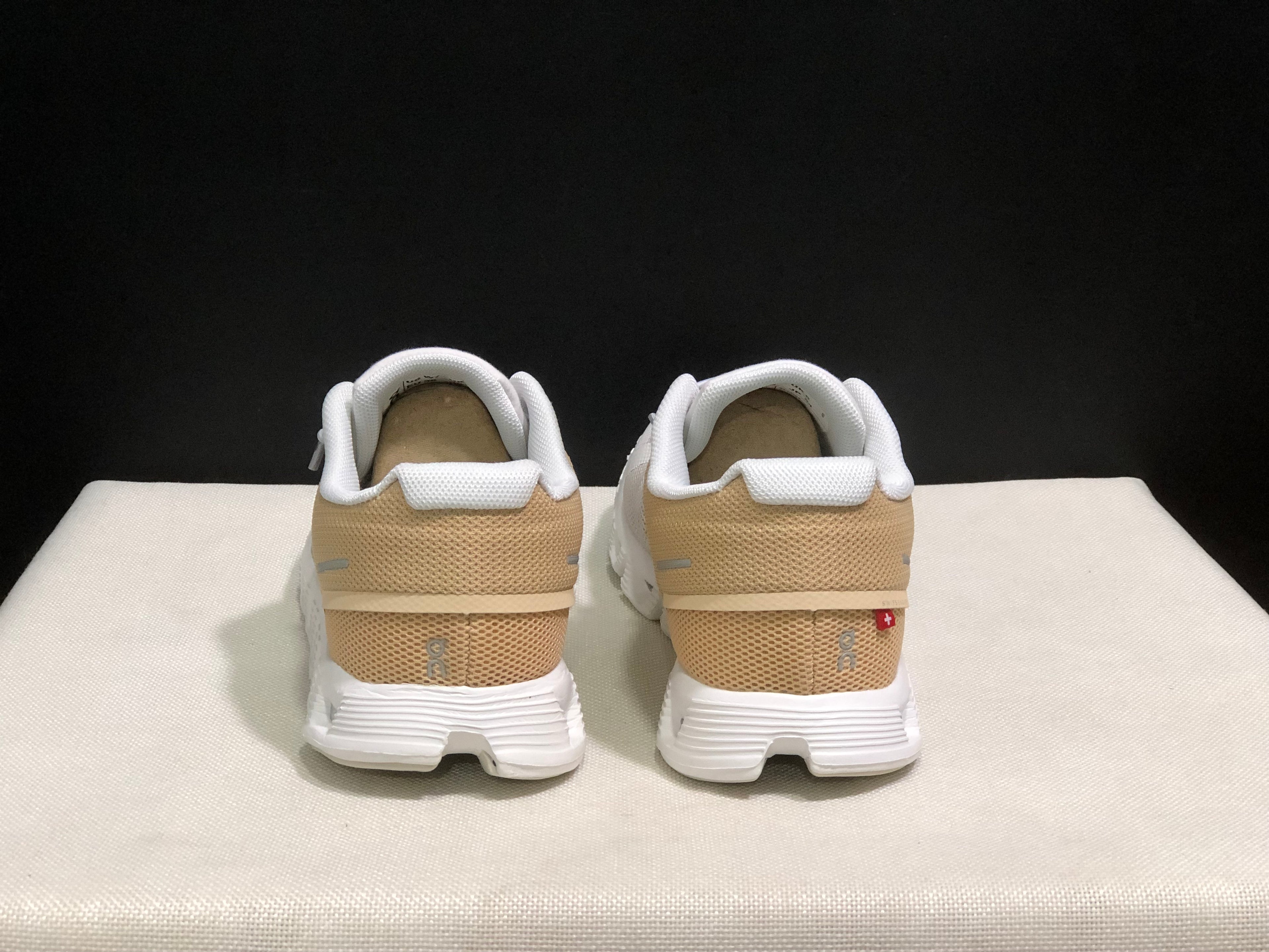 On Running Cloud 5 Lightweight Running Shoes Grassland Yellow/Pearl White