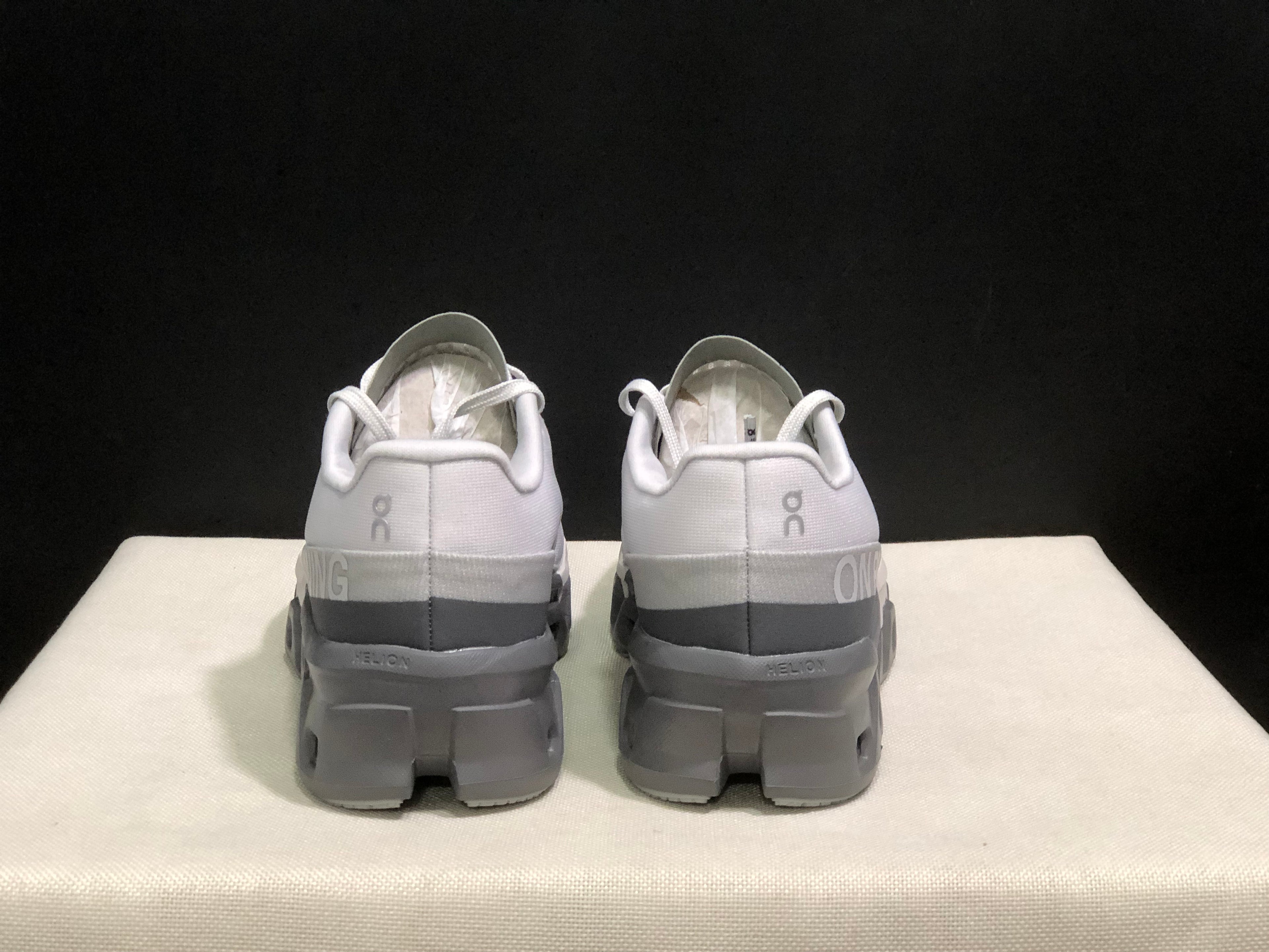 On Running Cloudmonster 2 Shock-Absorbing And Breathable Running Shoes Light Grey