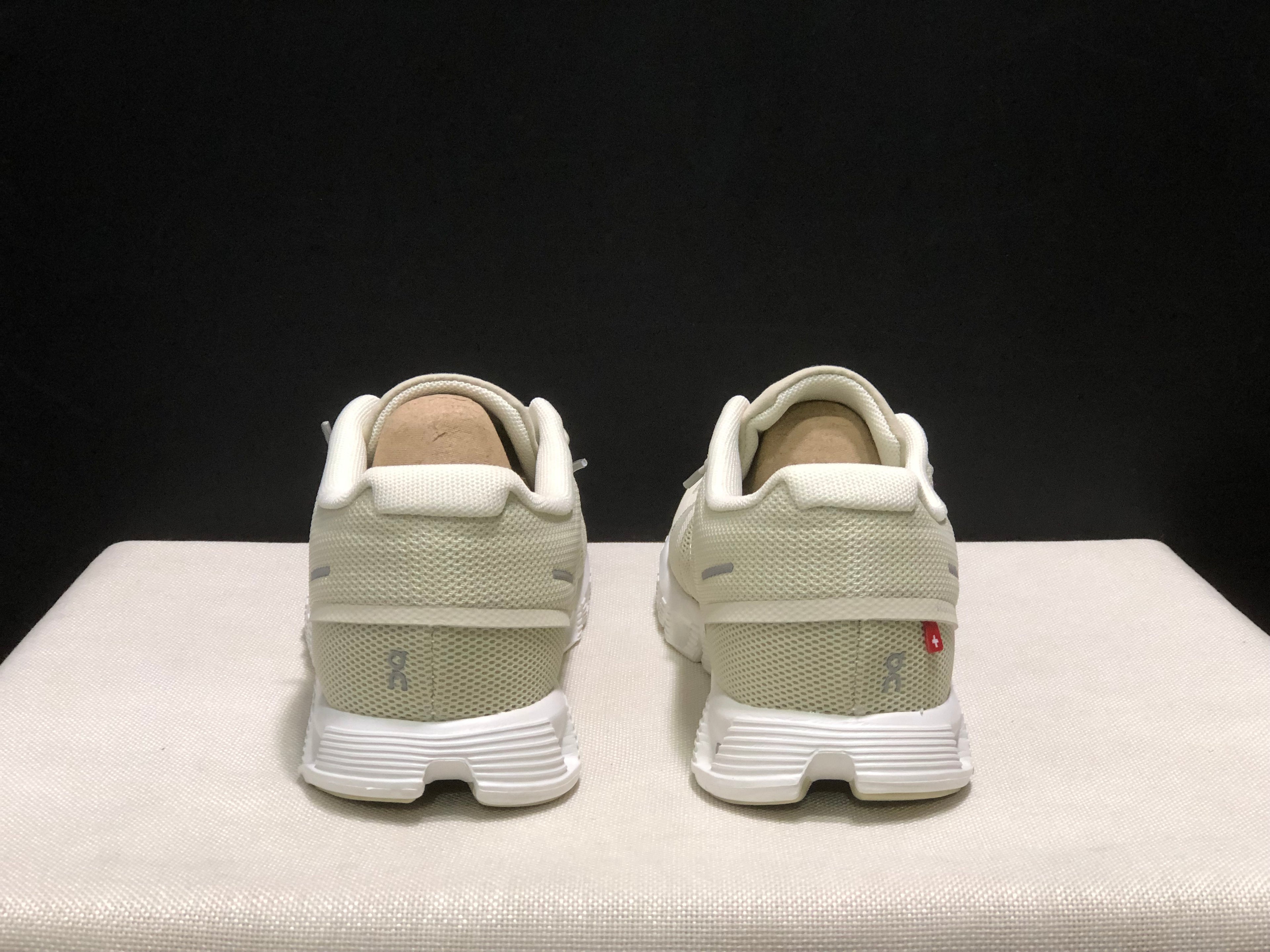 On Running Cloud 5 Lightweight Running Shoes Cream/Sand