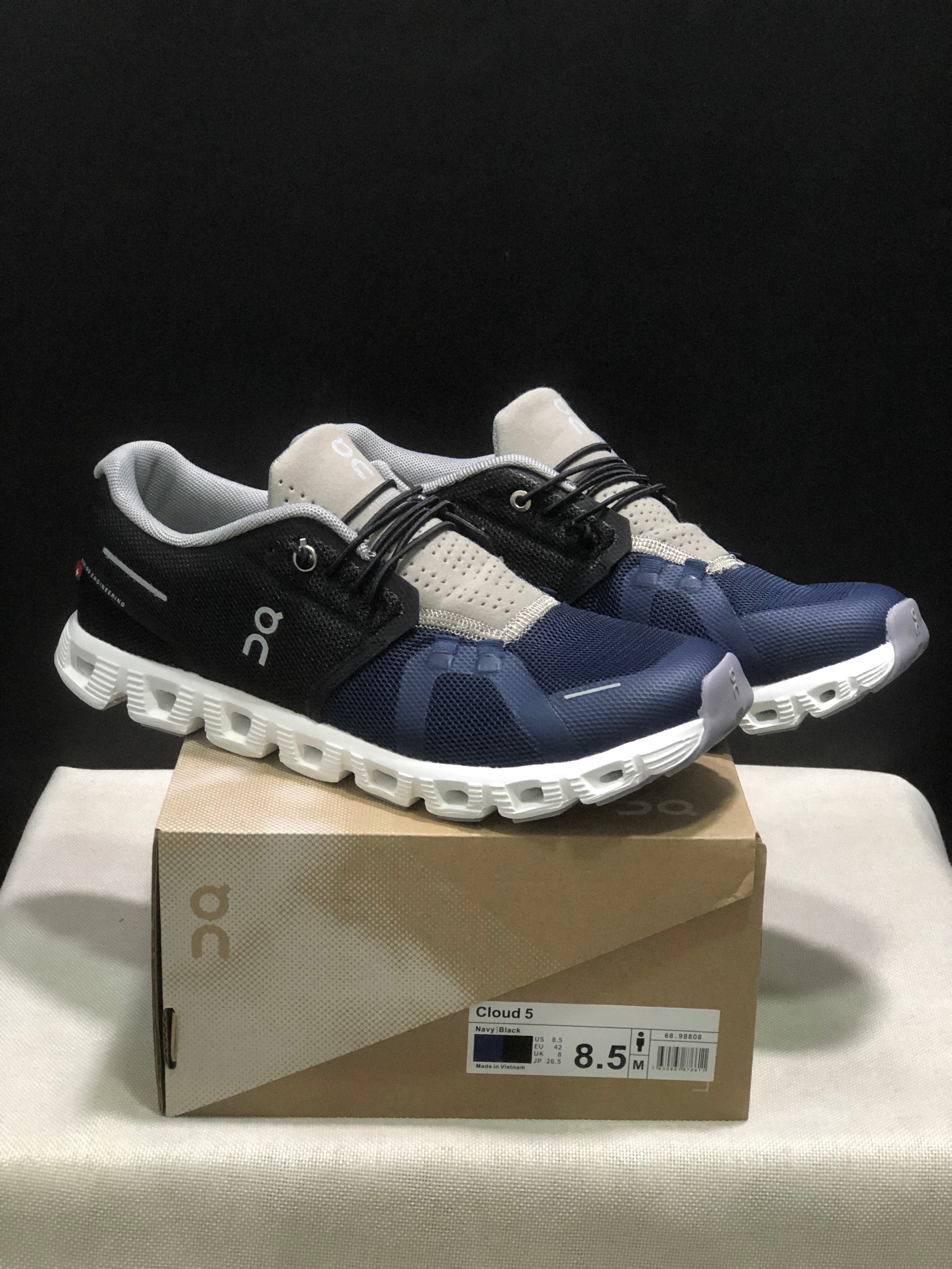 On Running Cloud 5 Lightweight Running Shoes Navy/Black