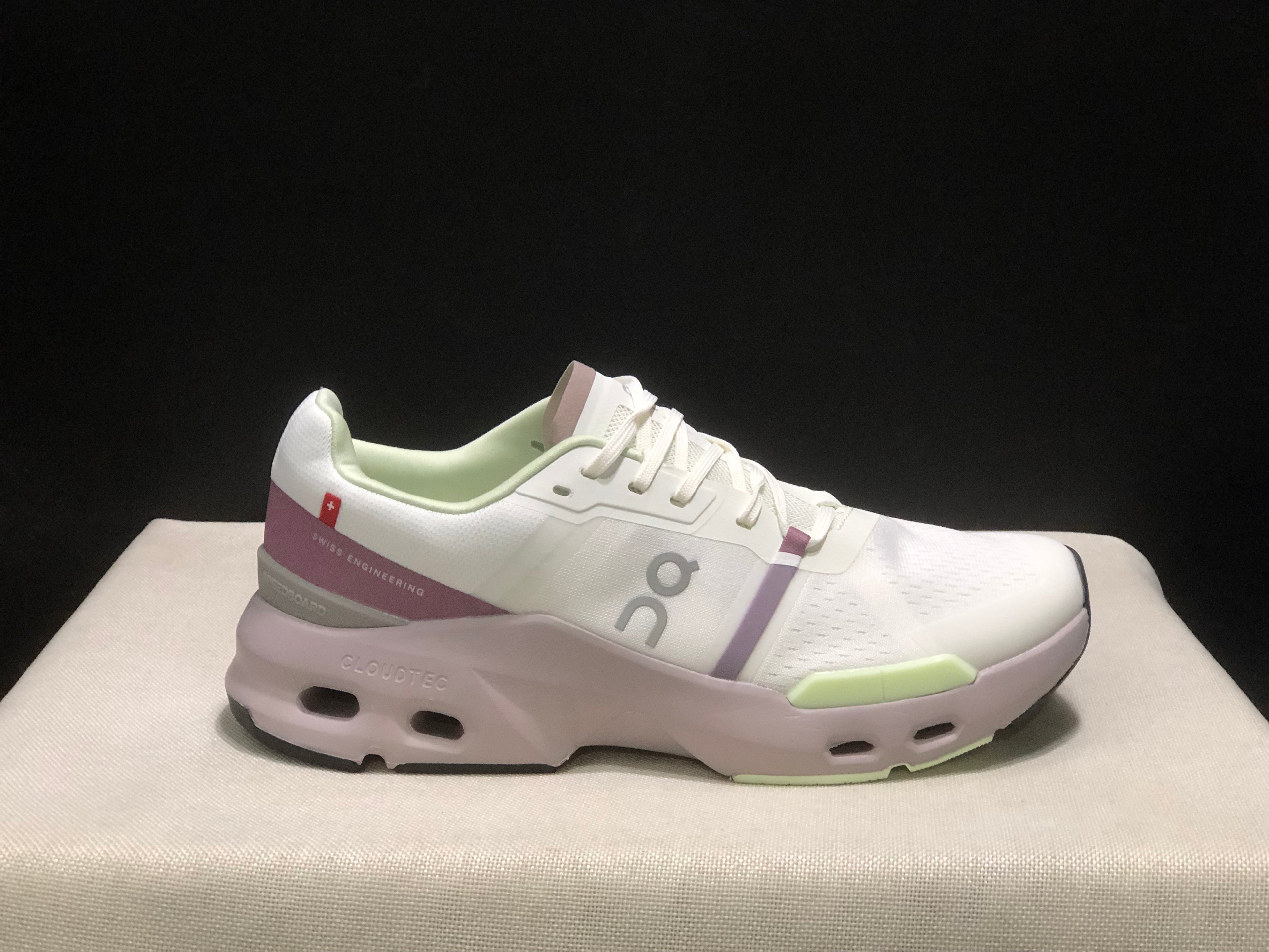 On Running Cloudpulse Comfortable Running Shoes Ivory/Fade