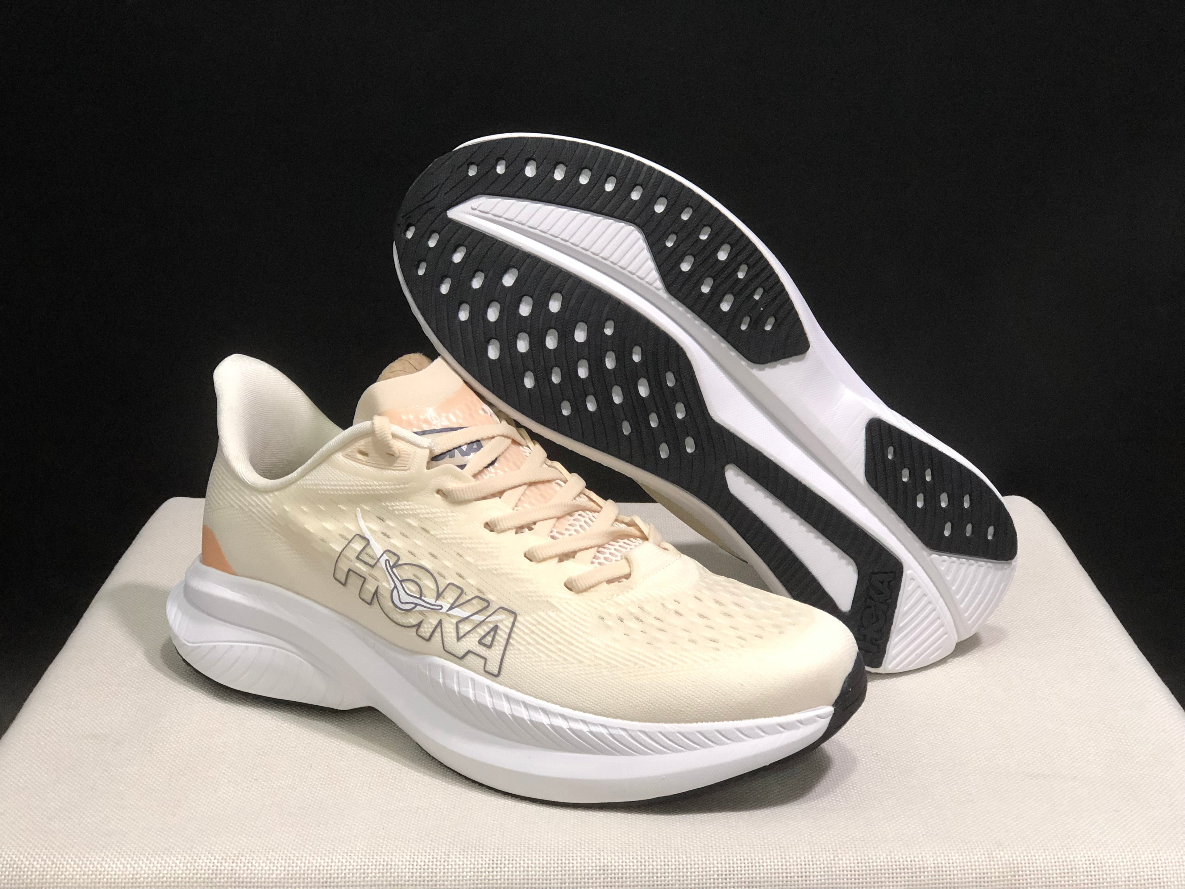 Hoka One One Mach 6 Wear-resistant Breathable Low-top Running Shoes Sneakers Cream